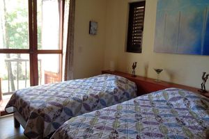 Alquiler Vacacional - Wow! Location! Luxury, Across Beach, Pool, Gated, Tropical. Close to action.
