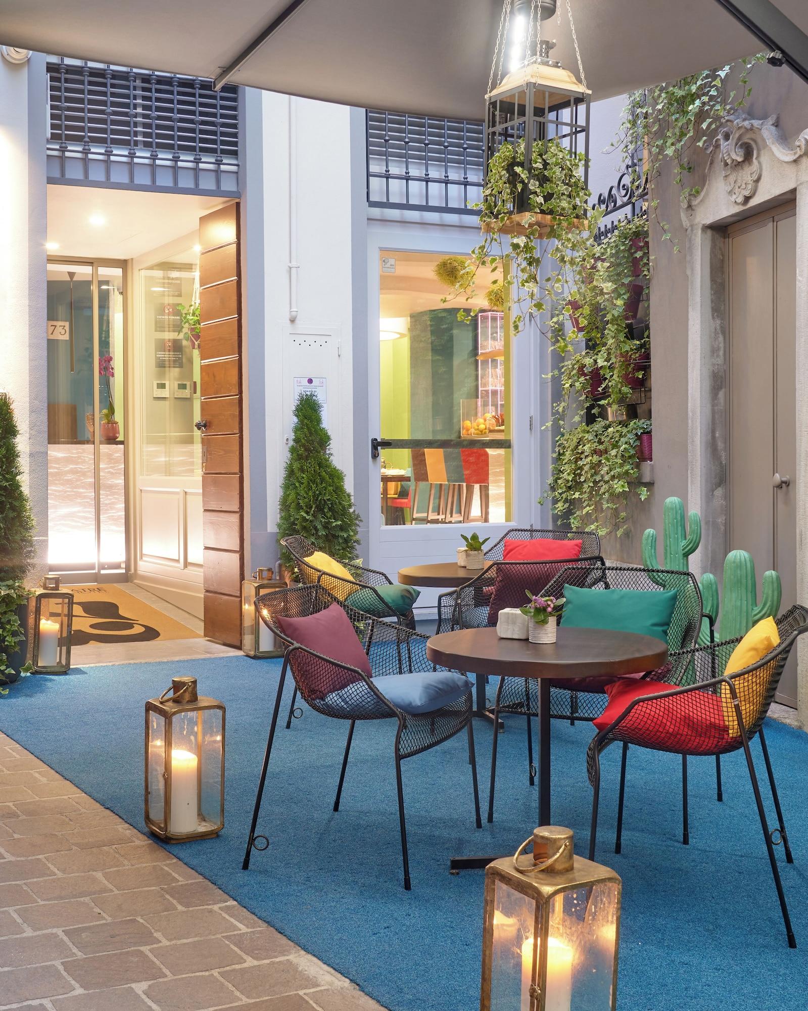 Bar/Salón 73 Boutique Hotel