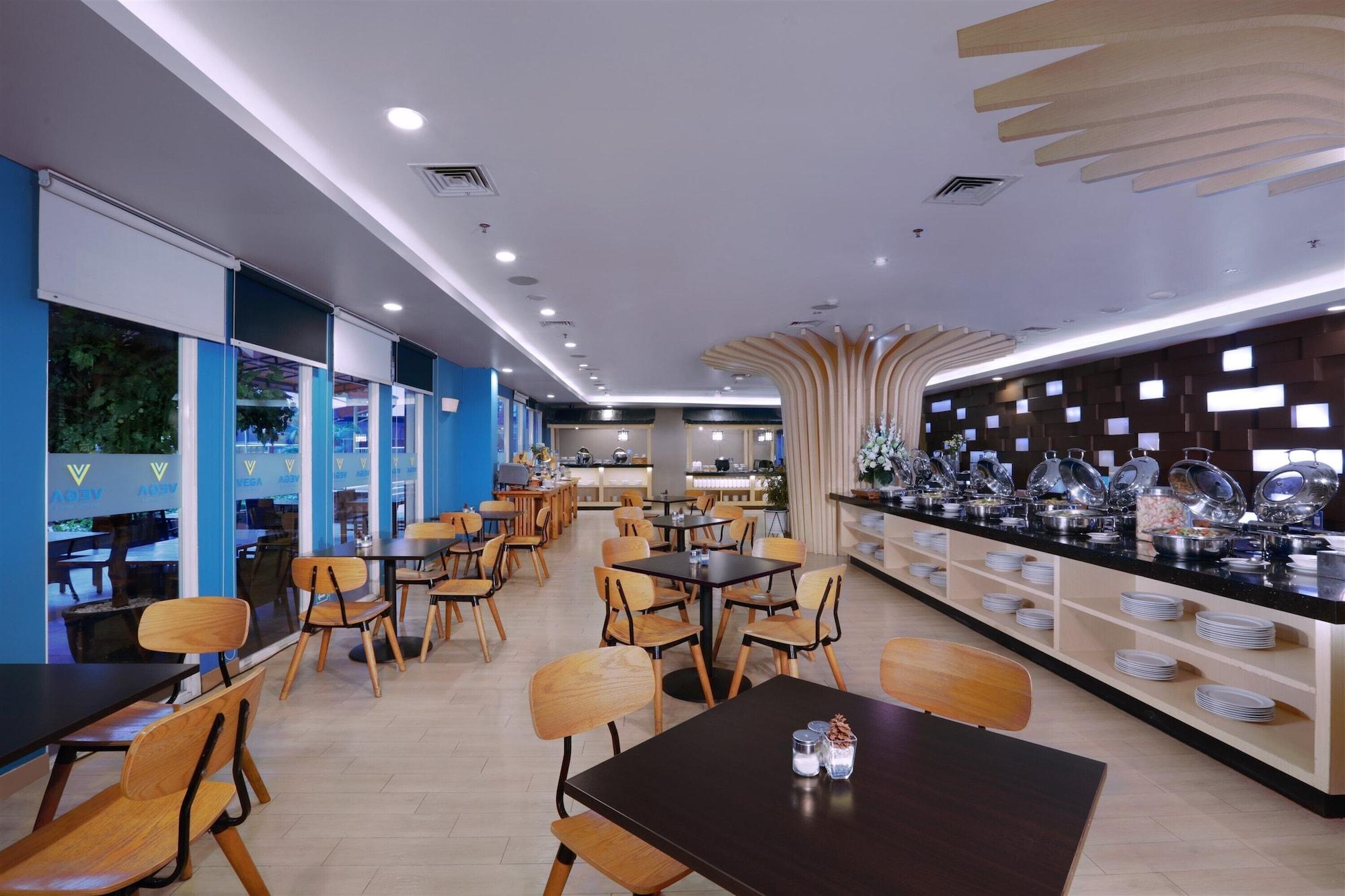 Restaurant Vega Hotel Gading Serpong