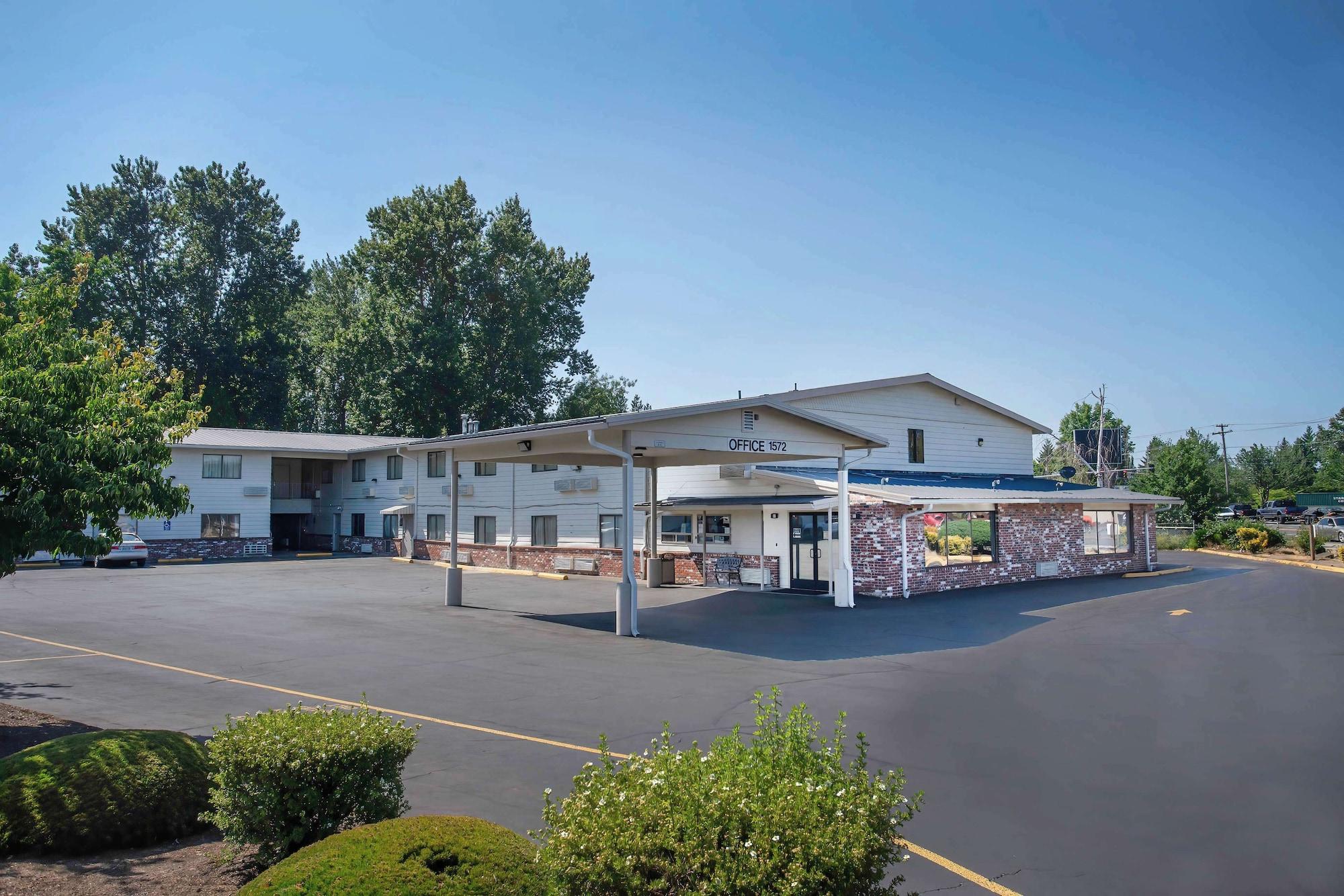 Vista Exterior Motel 6 Gresham, OR - Portland