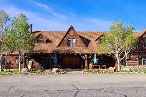 Alojamiento - McGee Creek Lodge