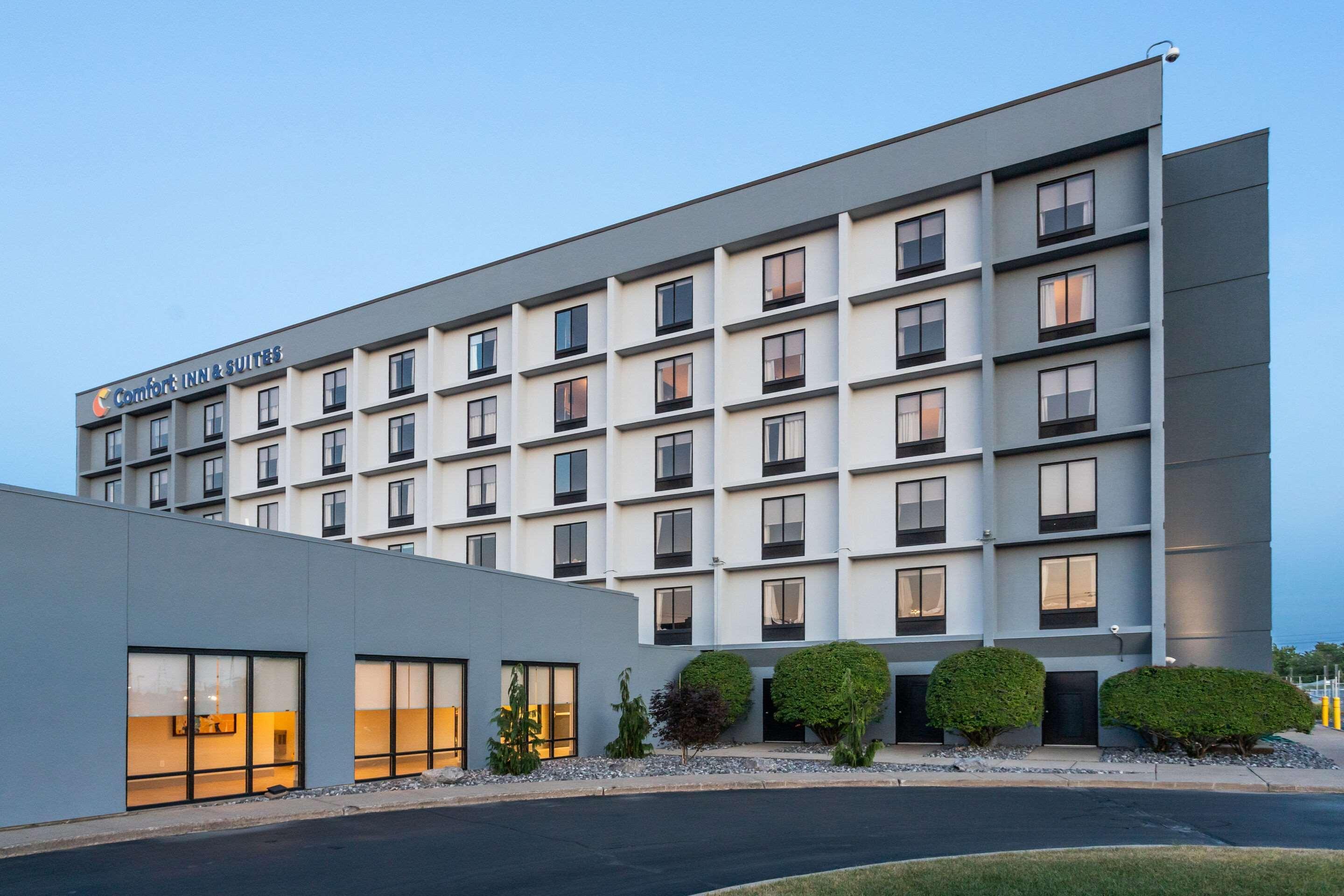 Vista Exterior Comfort Inn & Suites Buffalo Airport
