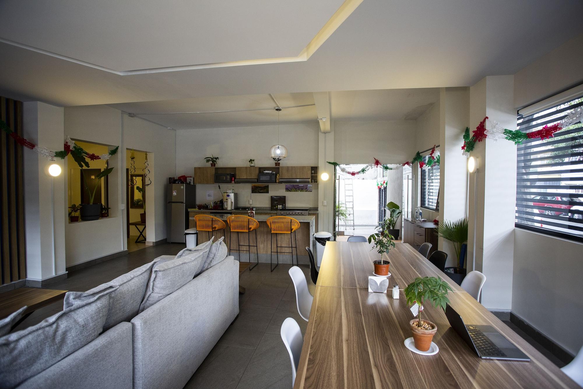 Vista Lobby Colmena Hotel CDMX Tonala