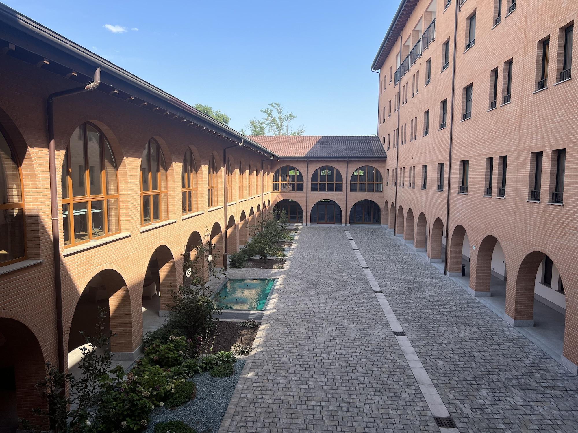 Vista Exterior Corte Milano - Hostel