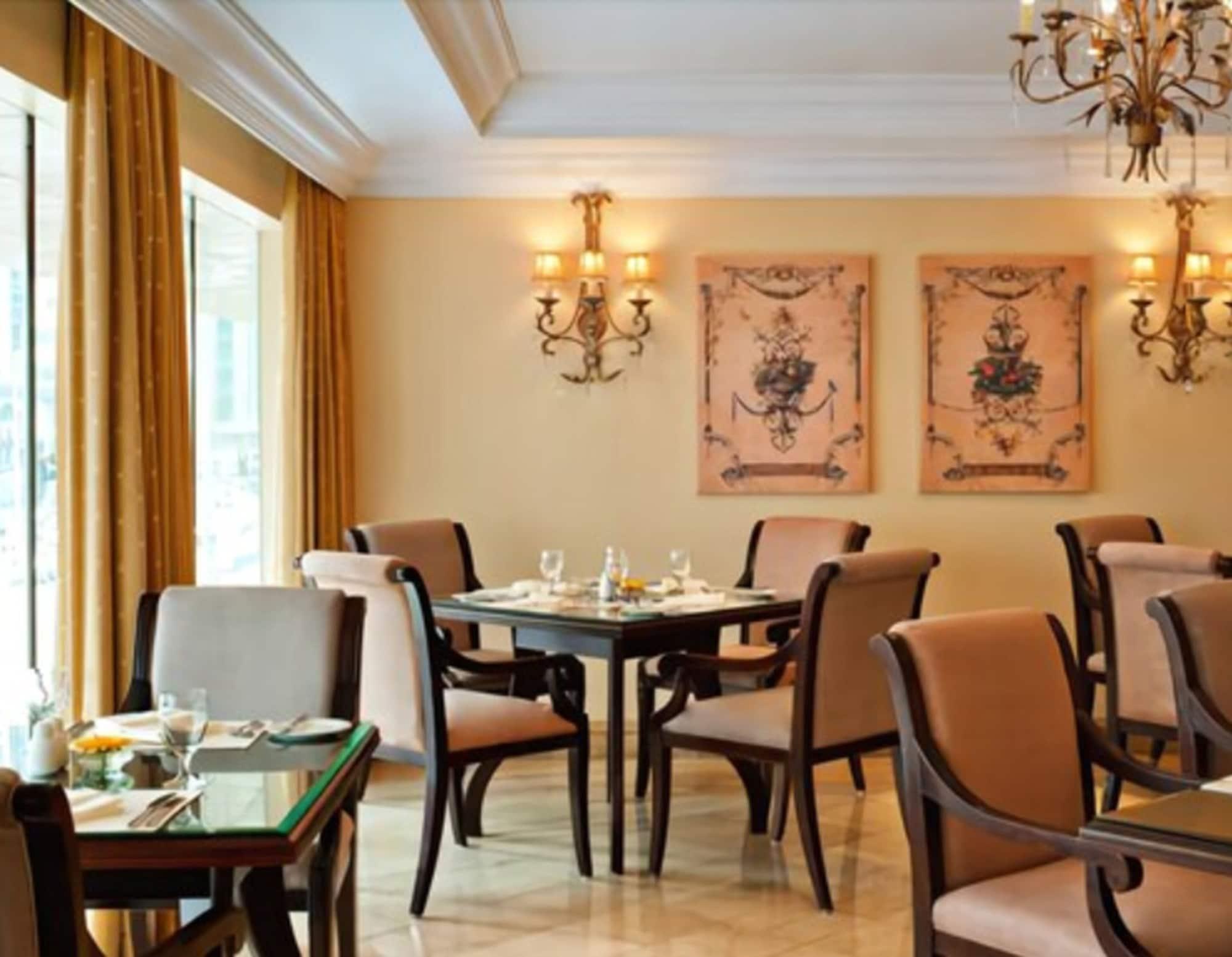 Restaurant Sheraton Khalidiya Hotel