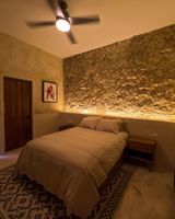 Alquiler Vacacional - Casa Clementina. Rustic on heart of historical midtown w/pool and amenities.