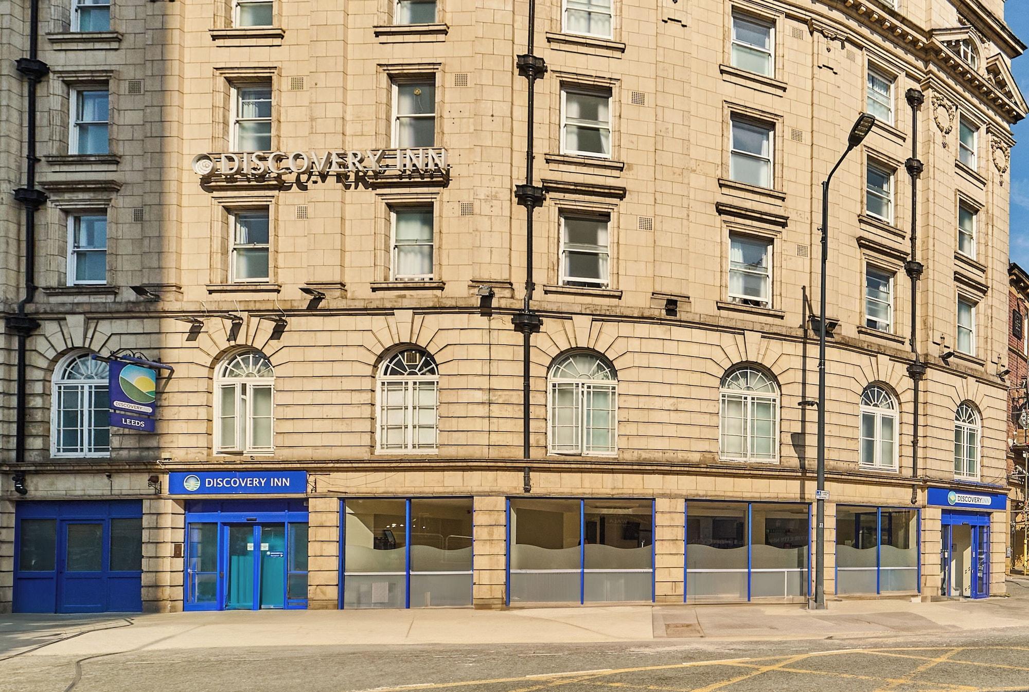 Varios Discovery Inn Hotel