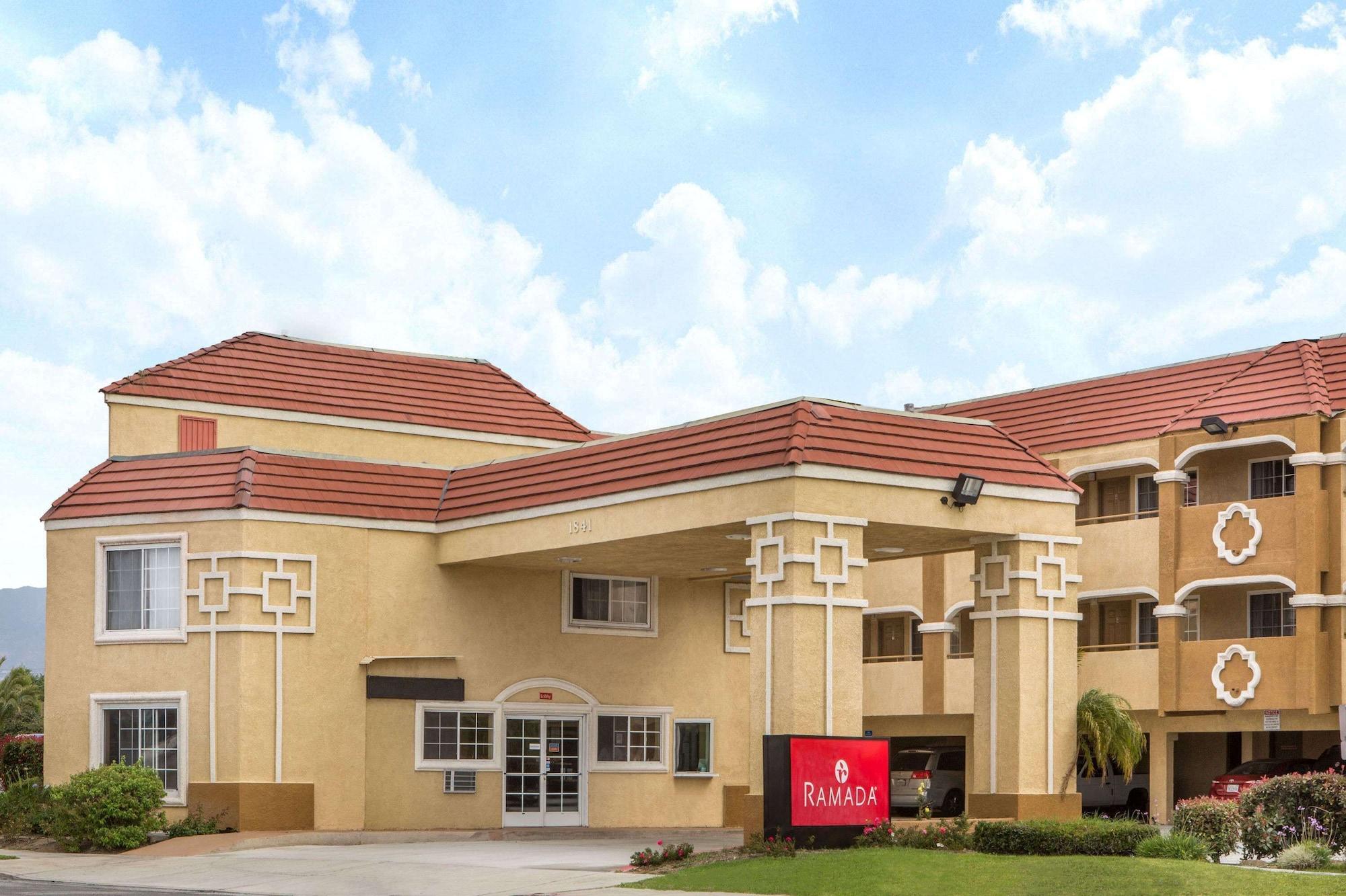 Vista Exterior Ramada by Wyndham Ontario