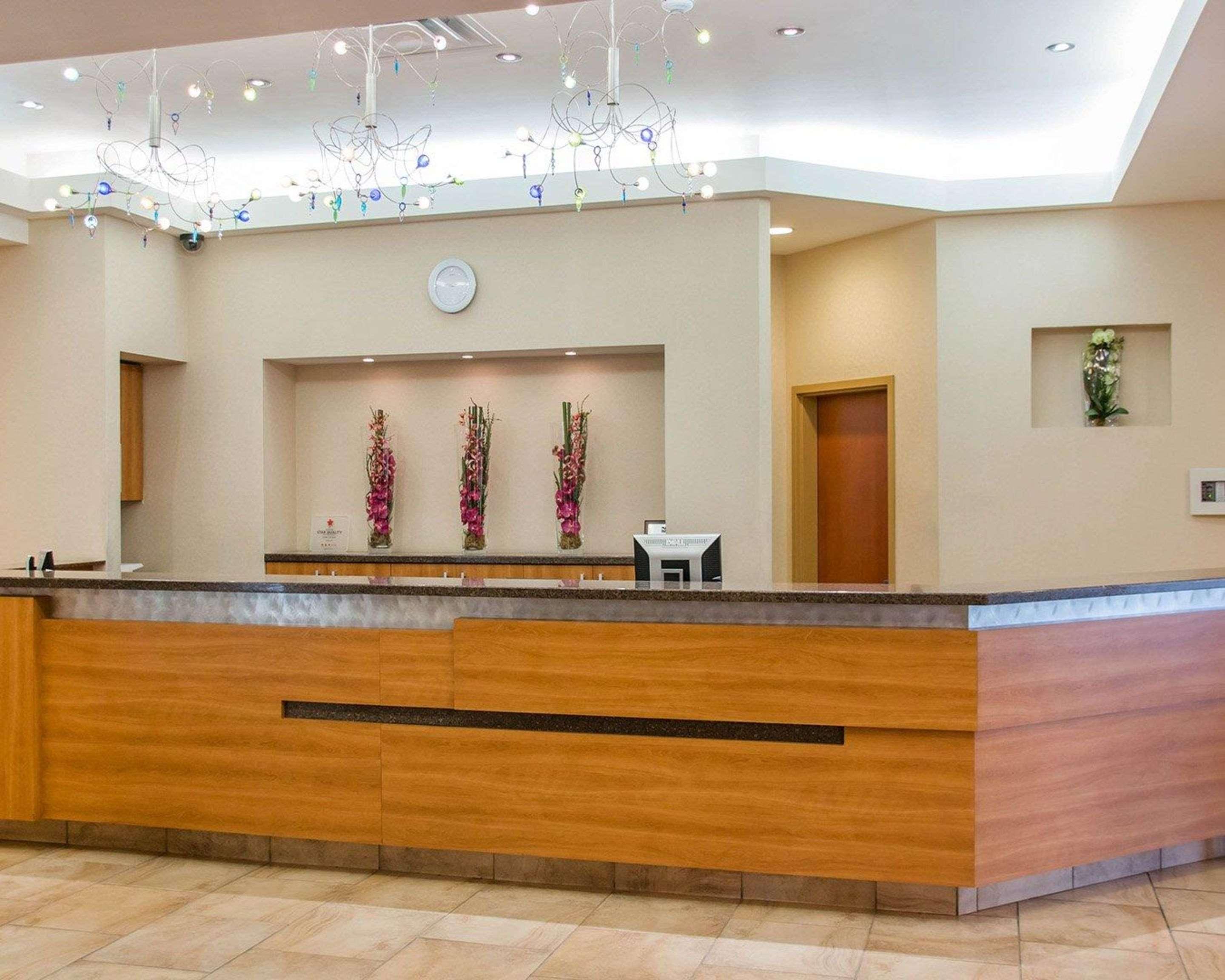 Vista Lobby Quality Inn and Suites Winnipeg