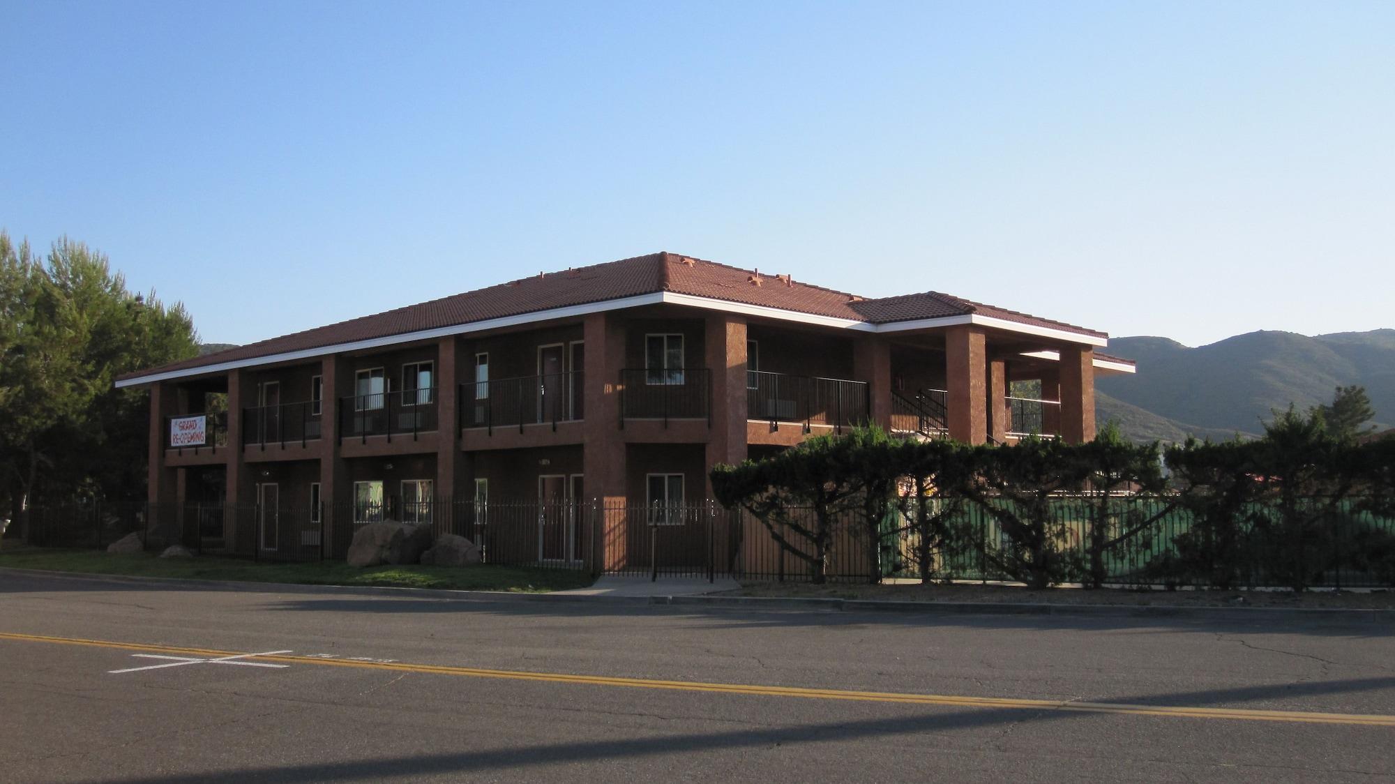 Vista Exterior Rancho California Inn