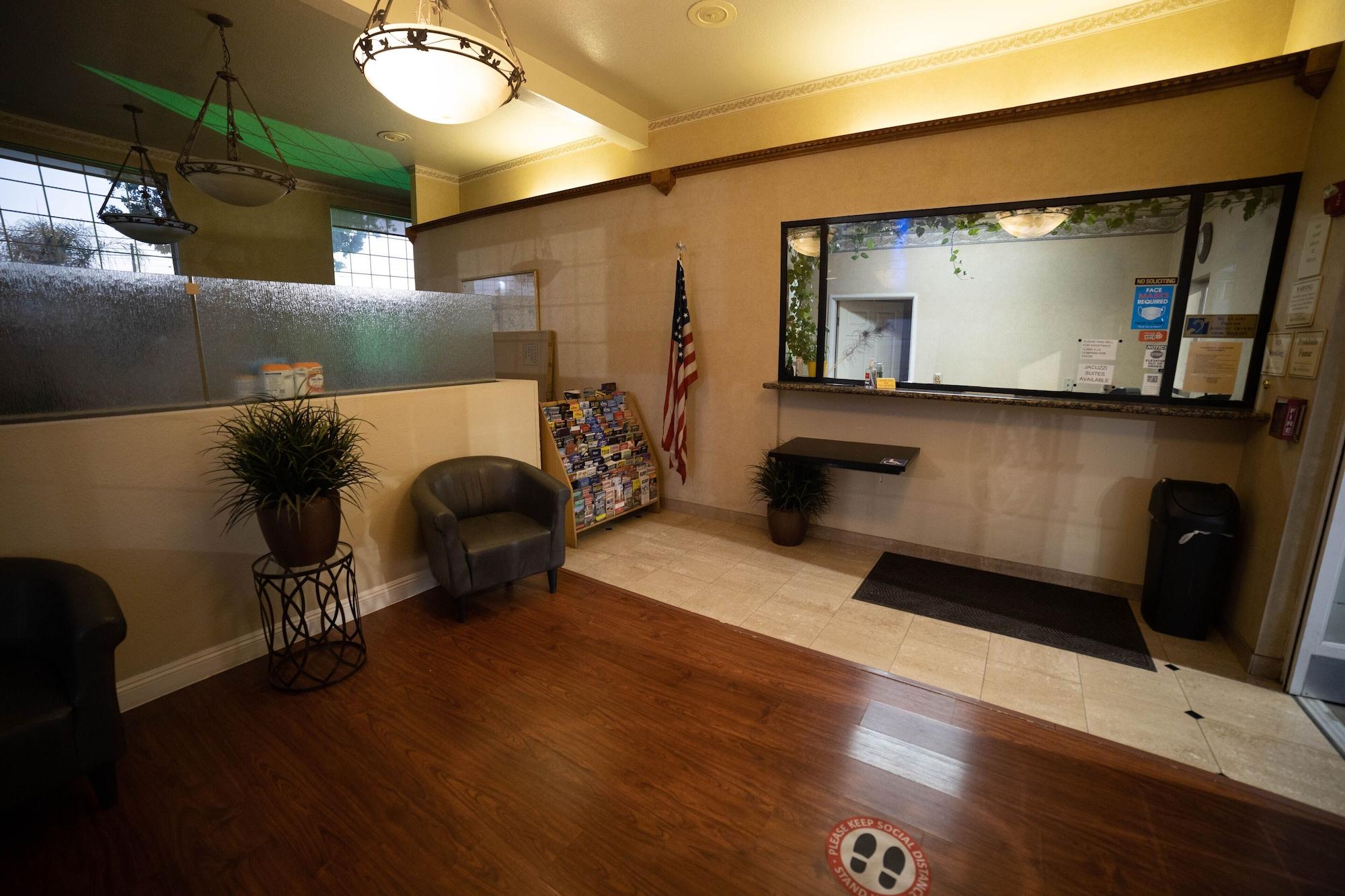 Vista Lobby Mid City Inn and Suites