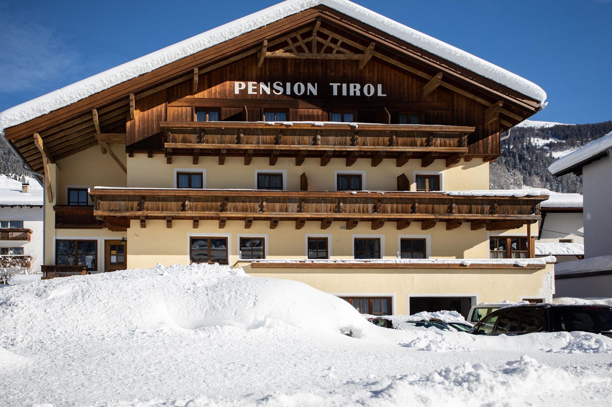 Vista Exterior Pension Tirol