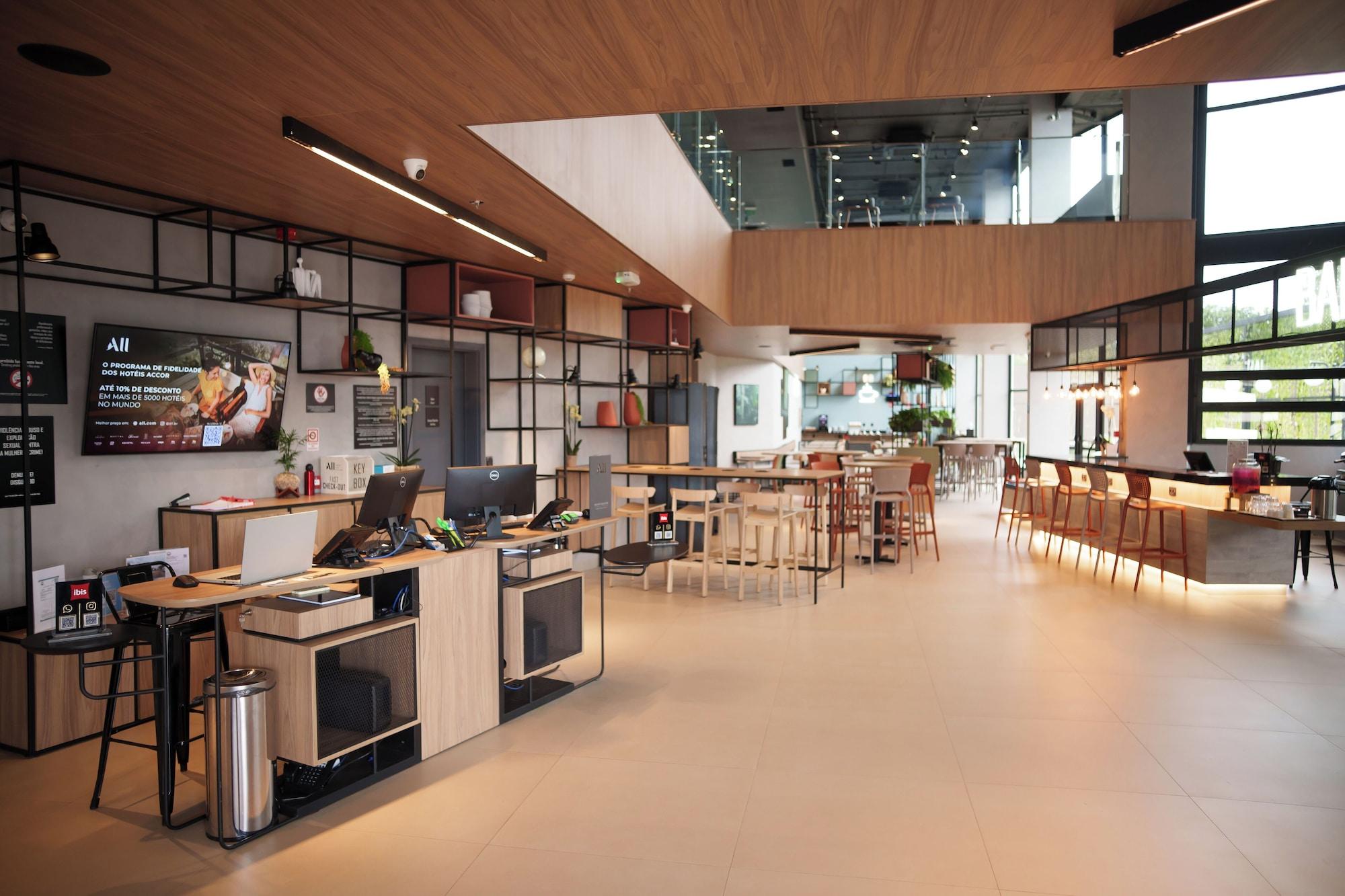 Vista Lobby Ibis Tangara Da Serra