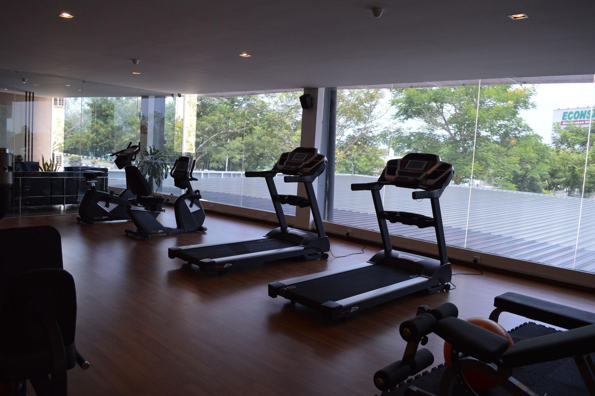 Gimnasio Paragon Lutong Hotel