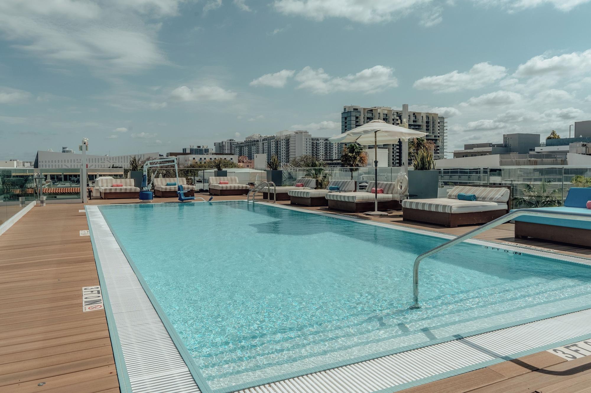 Vista Piscina Iberostar Waves Miami Beach