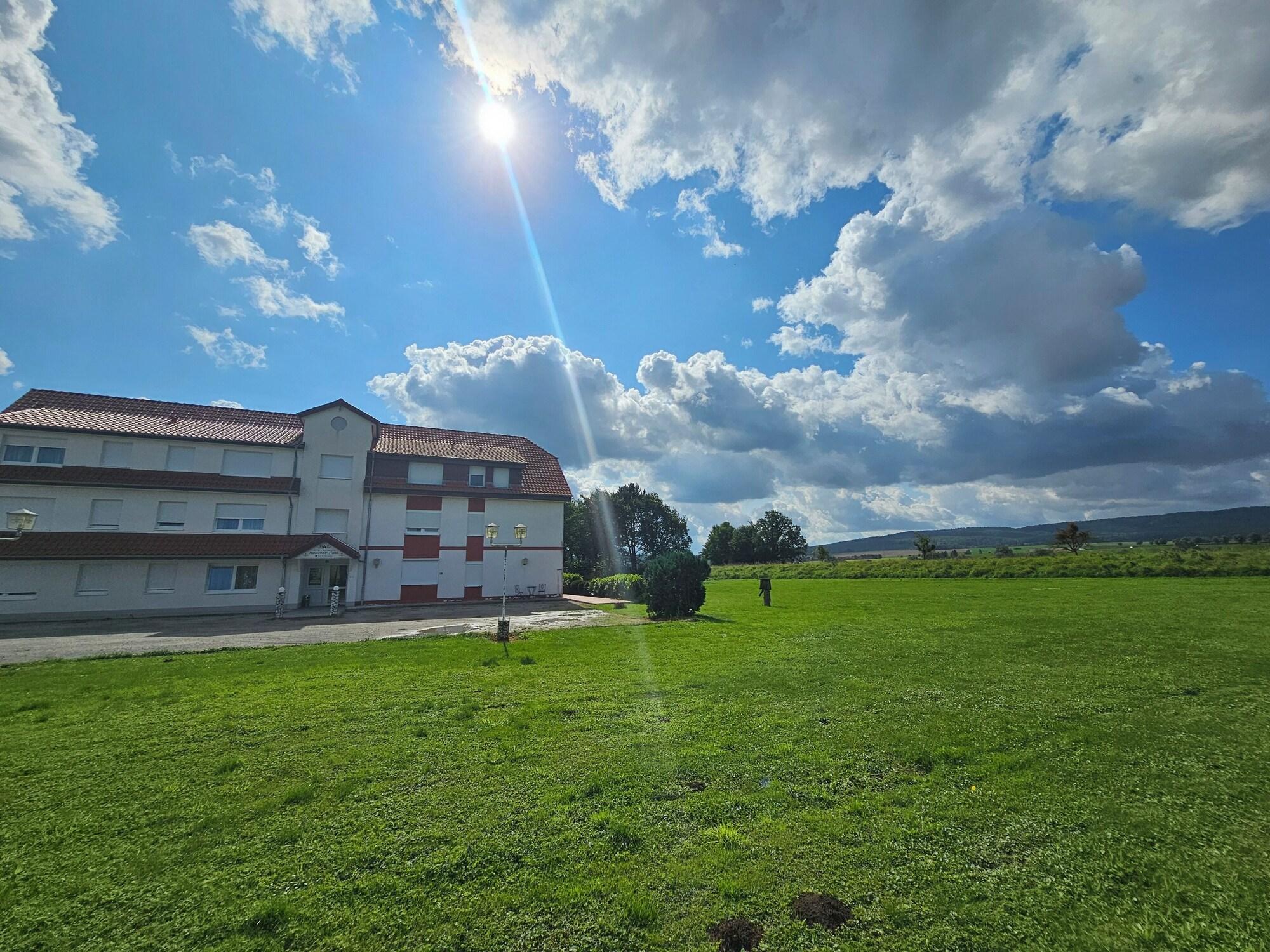 Varios Hotel & Restaurant Itzumer Pass