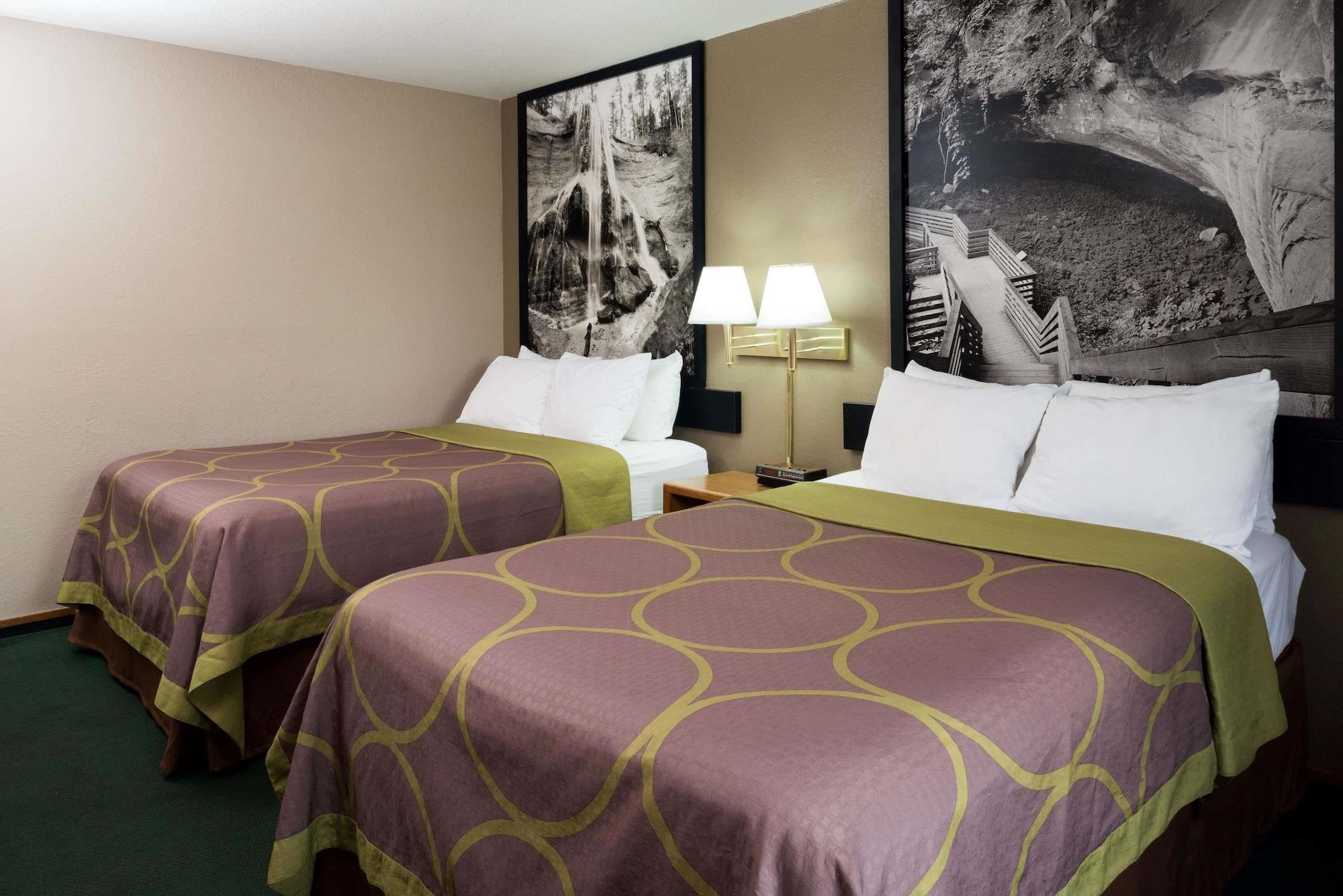 Varios Super 8 by Wyndham Omaha NE
