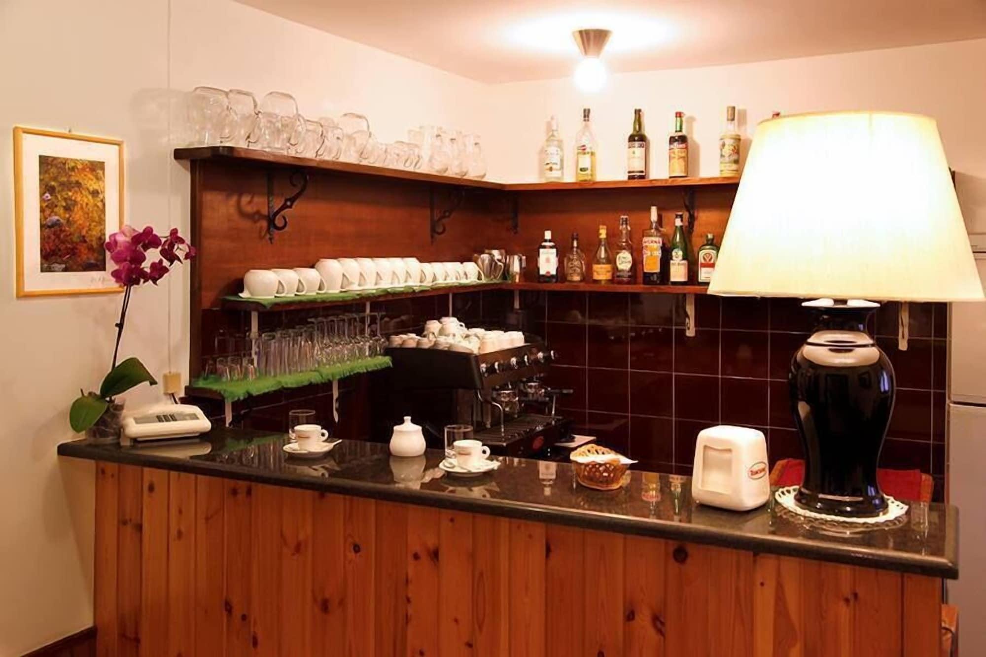 Bar/Salón Hotel La Pieja