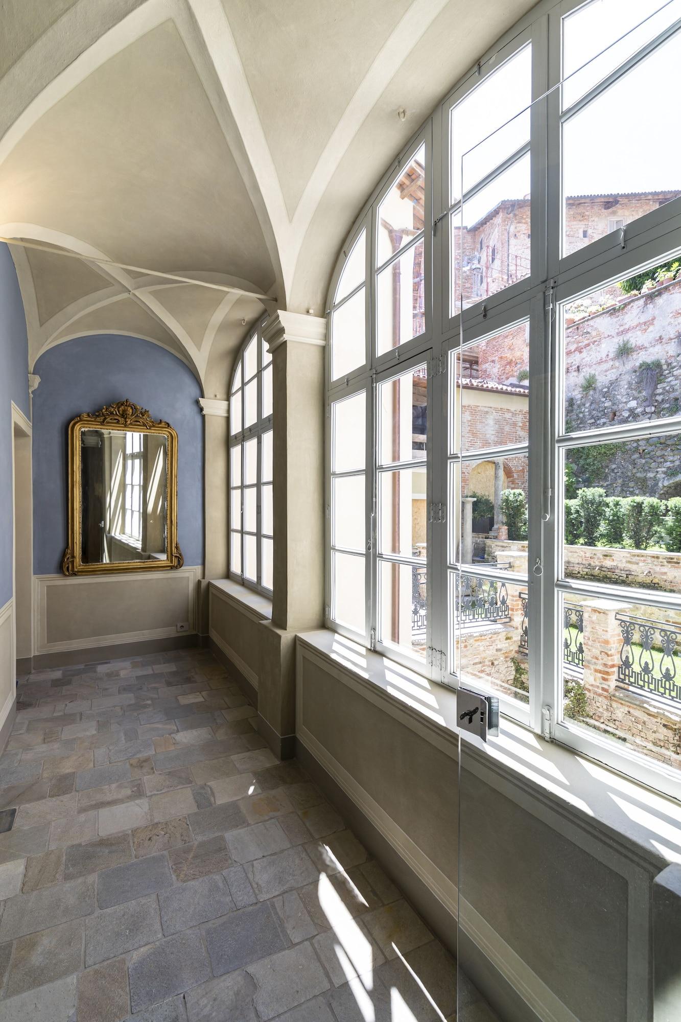 Varios Palazzo Fauzone Relais
