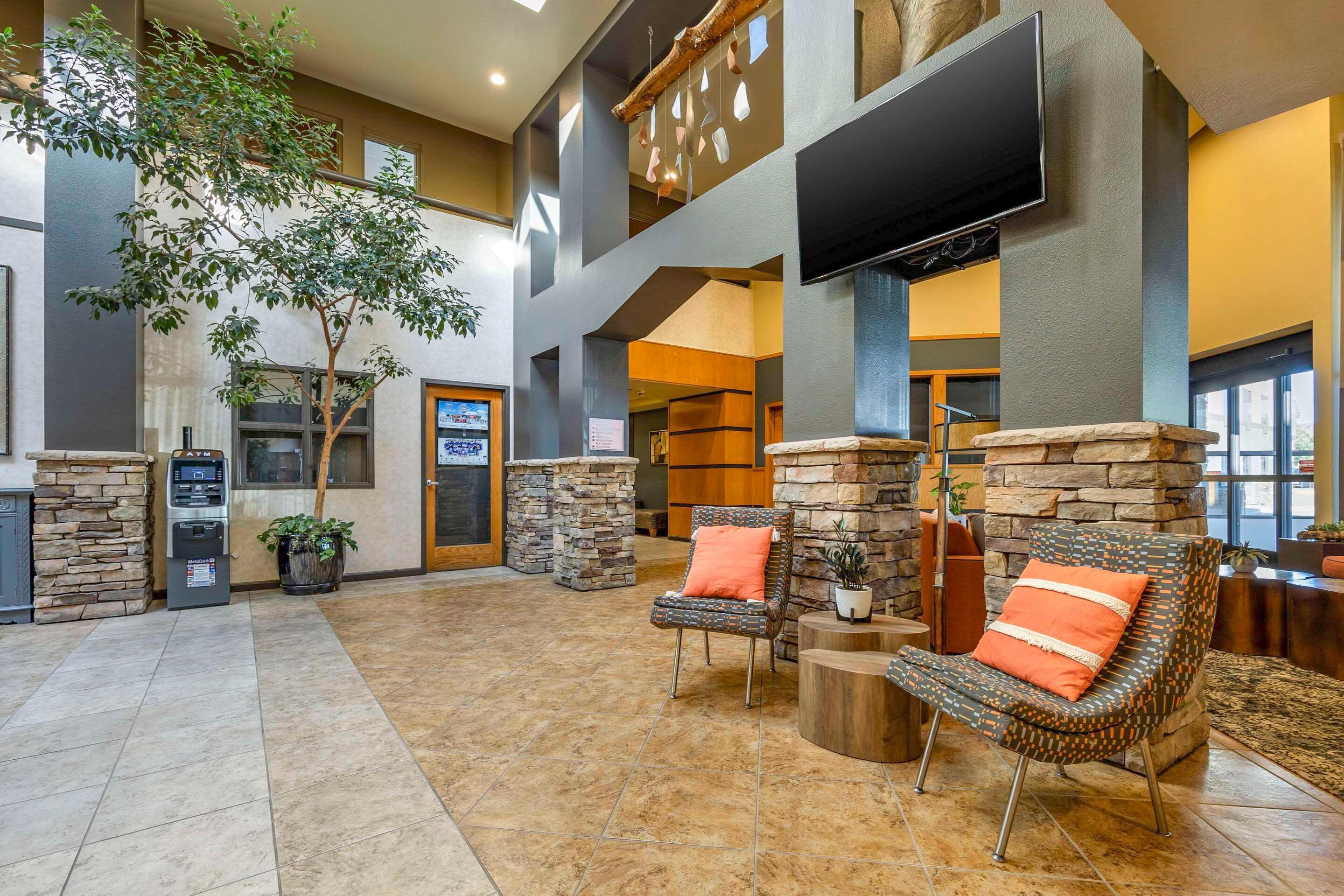 Vista Lobby Hells Canyon Grand Hotel, Ascend Hotel Collection