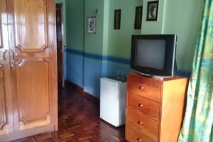 Alquiler Vacacional - 5 estrellas, Beautifull, sunny and confortable room with big bathroom.