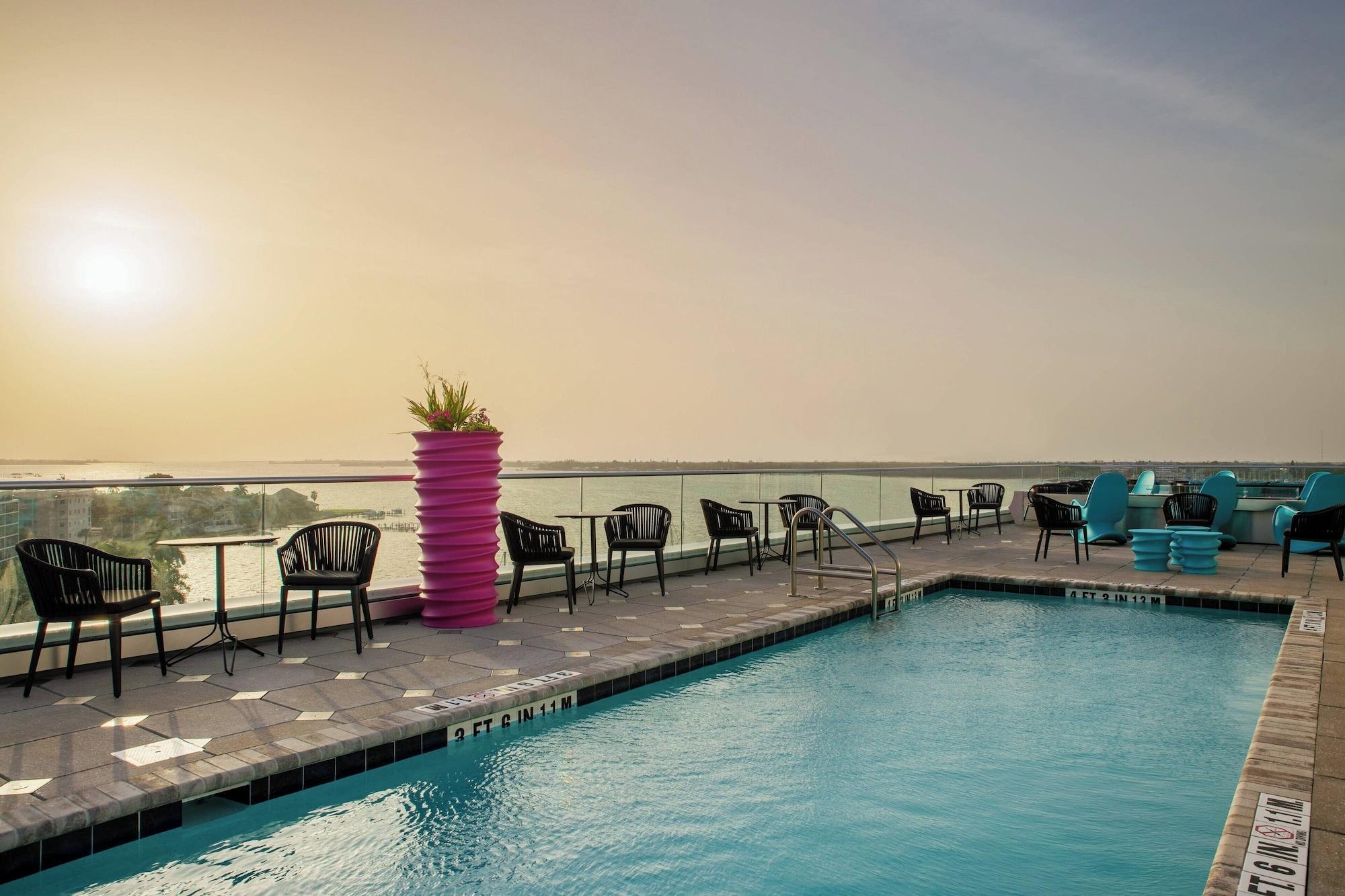 Vista Piscina SpringHill Suites by Marriott Bradenton Downtown/Riverfront