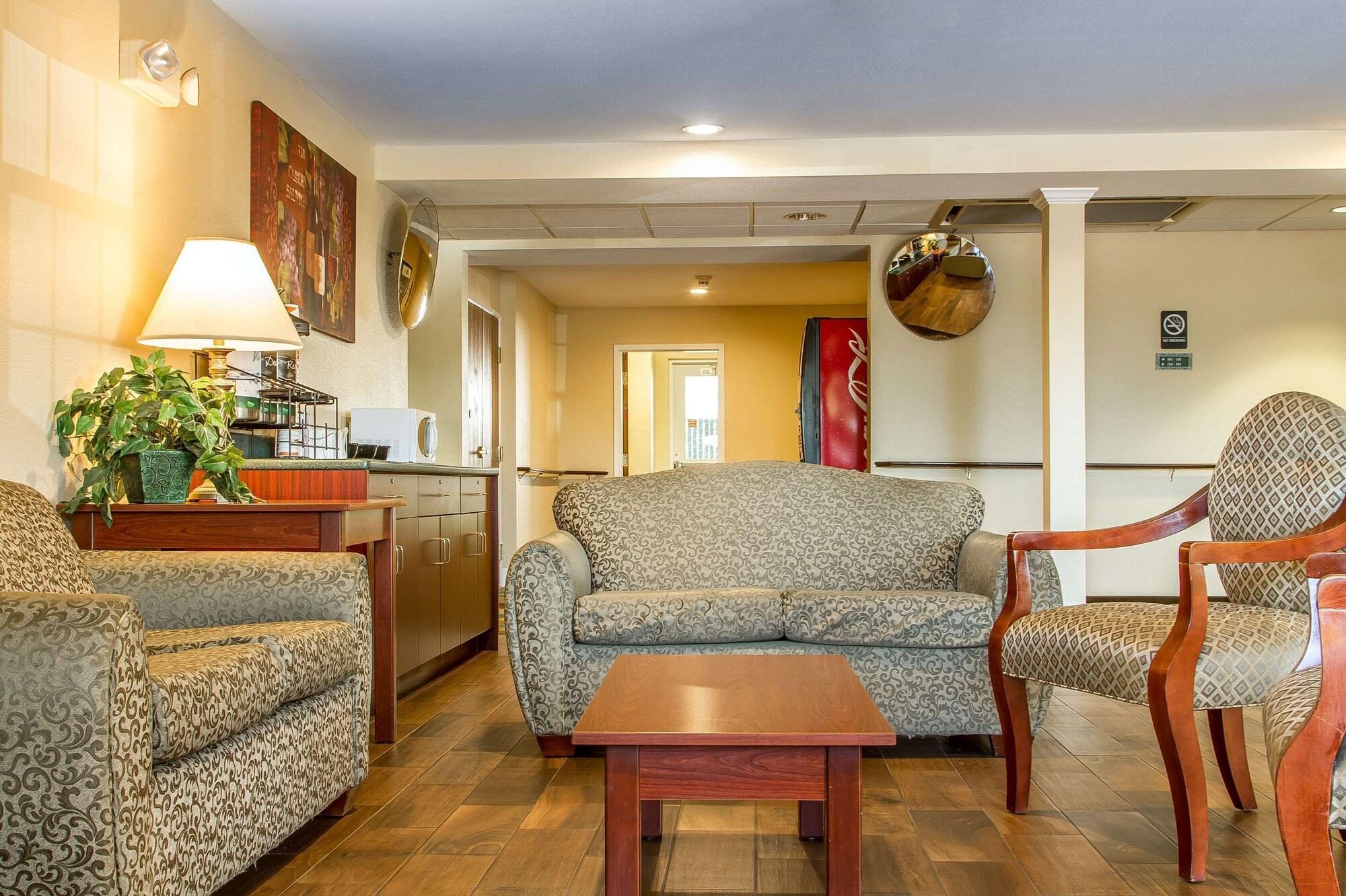 Vista Lobby Quality Inn & Suites