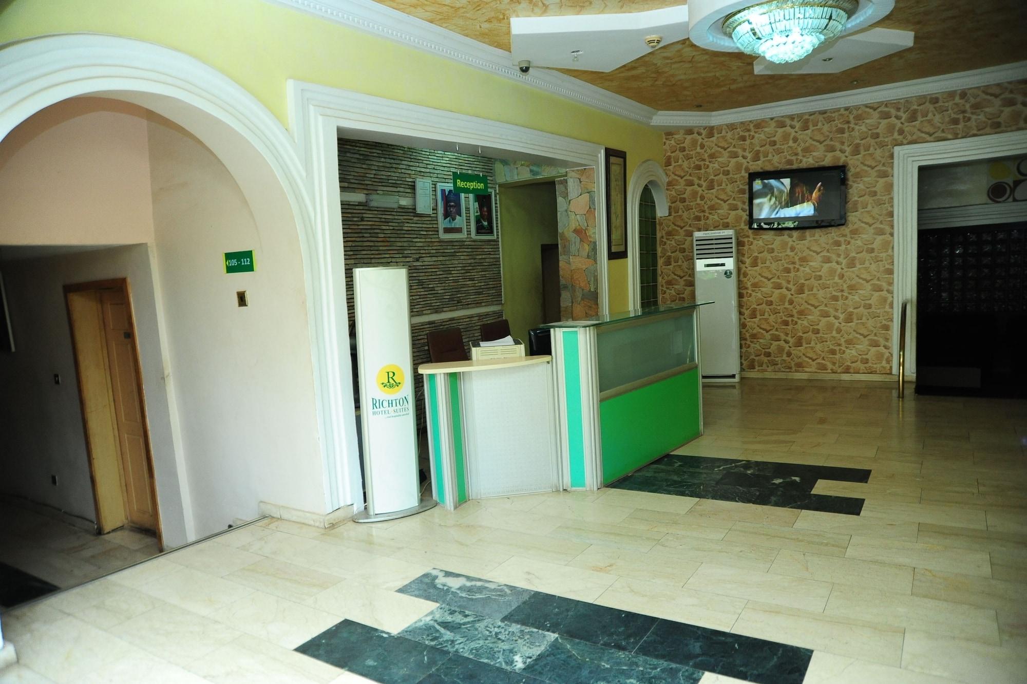 Vista Lobby Richton Hotel and Suites