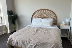 Alquiler Vacacional - Chic 1-bedroom in Chicago with game room, parking, pool and jacuzzi