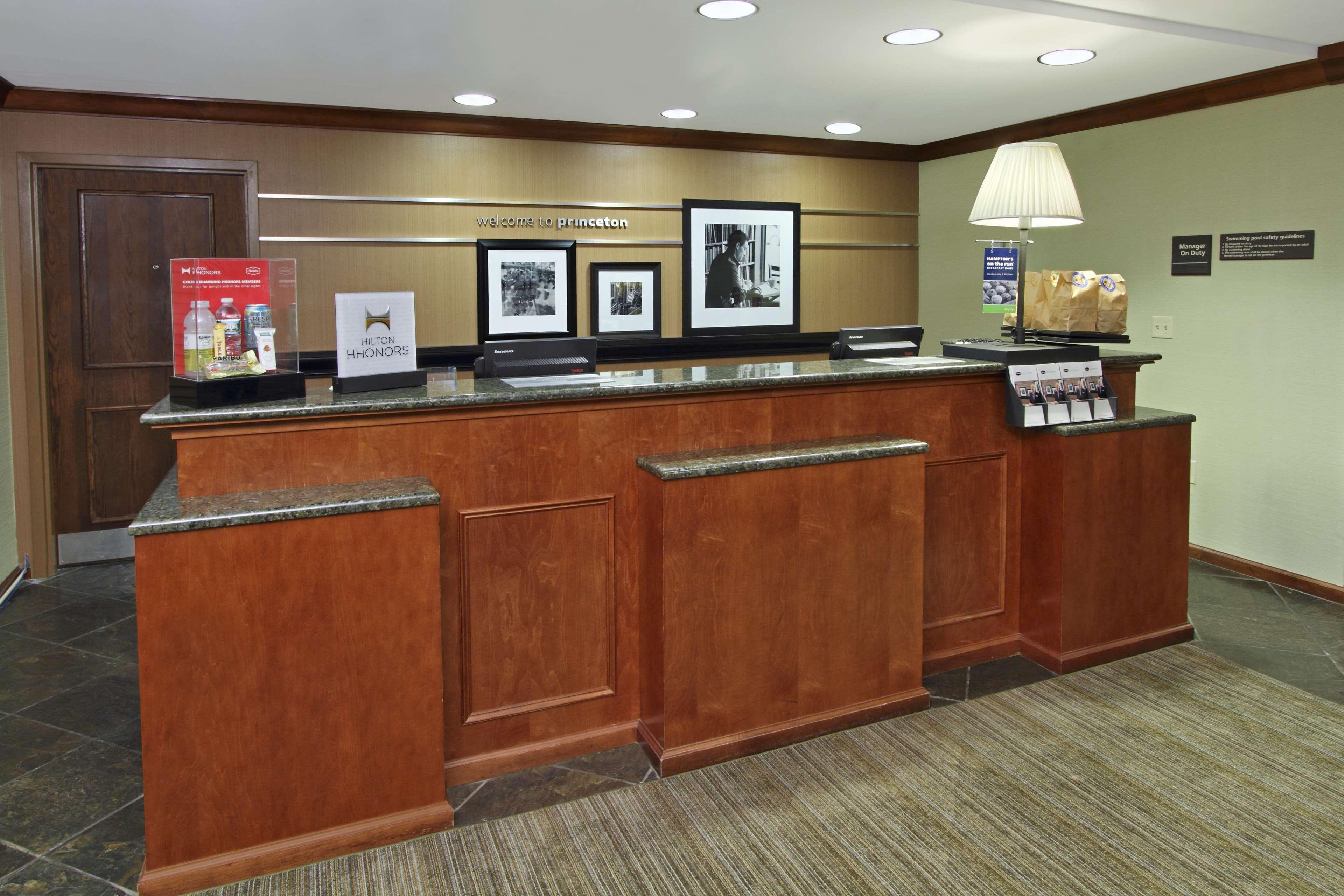 Vista Lobby Hampton Inn Princeton