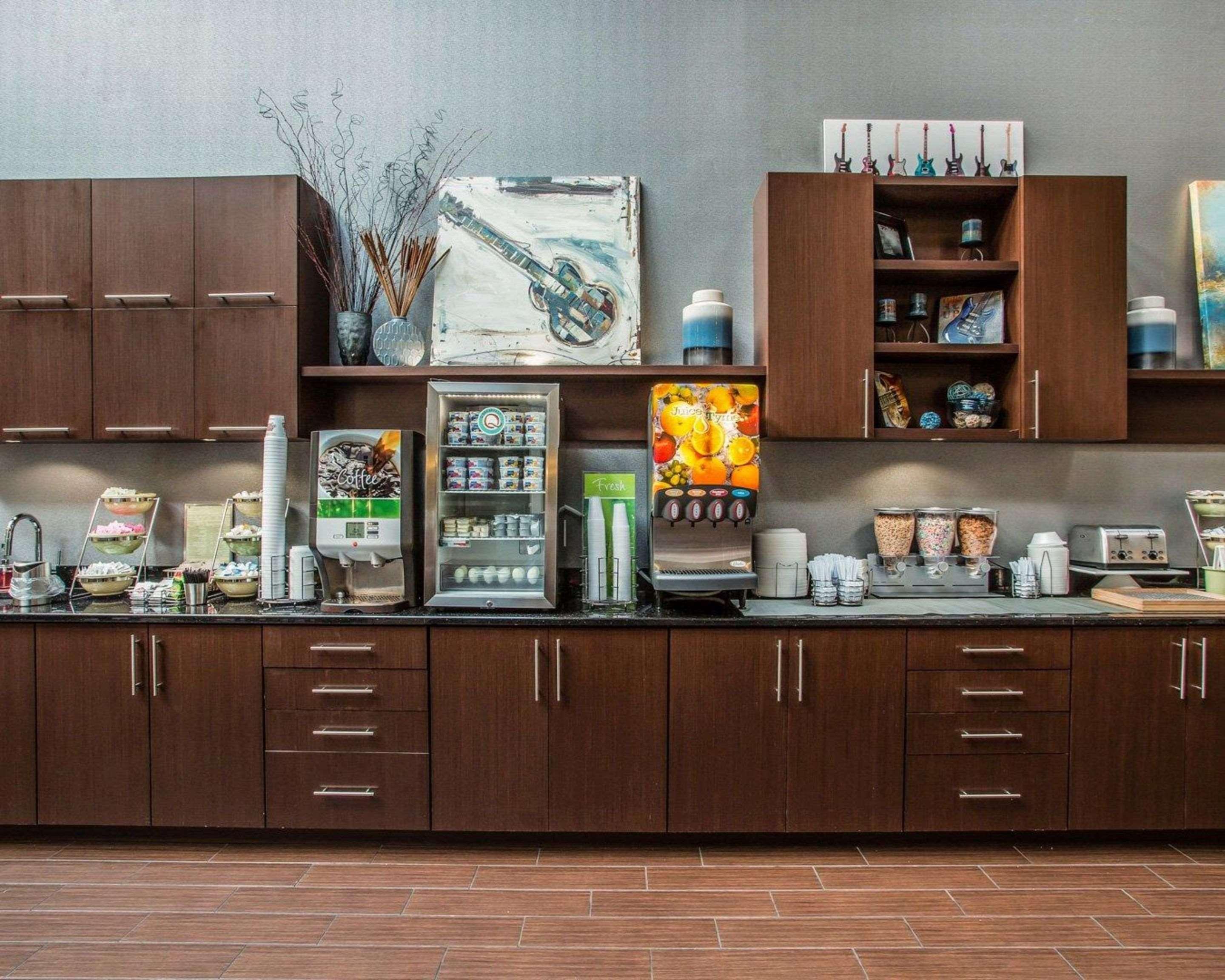 Restaurant Quality Suites Nashville Airport