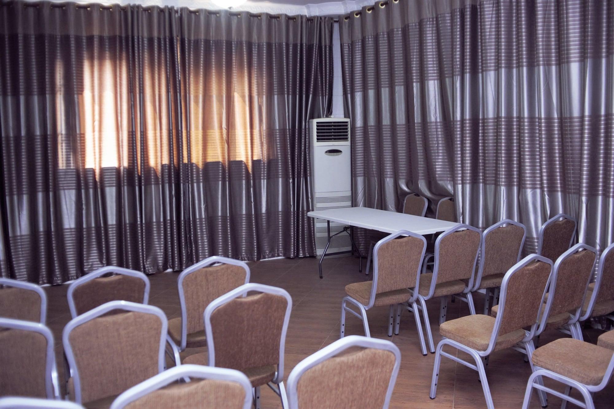 Sala de Reuniones Kingsbridge Royale Hotel