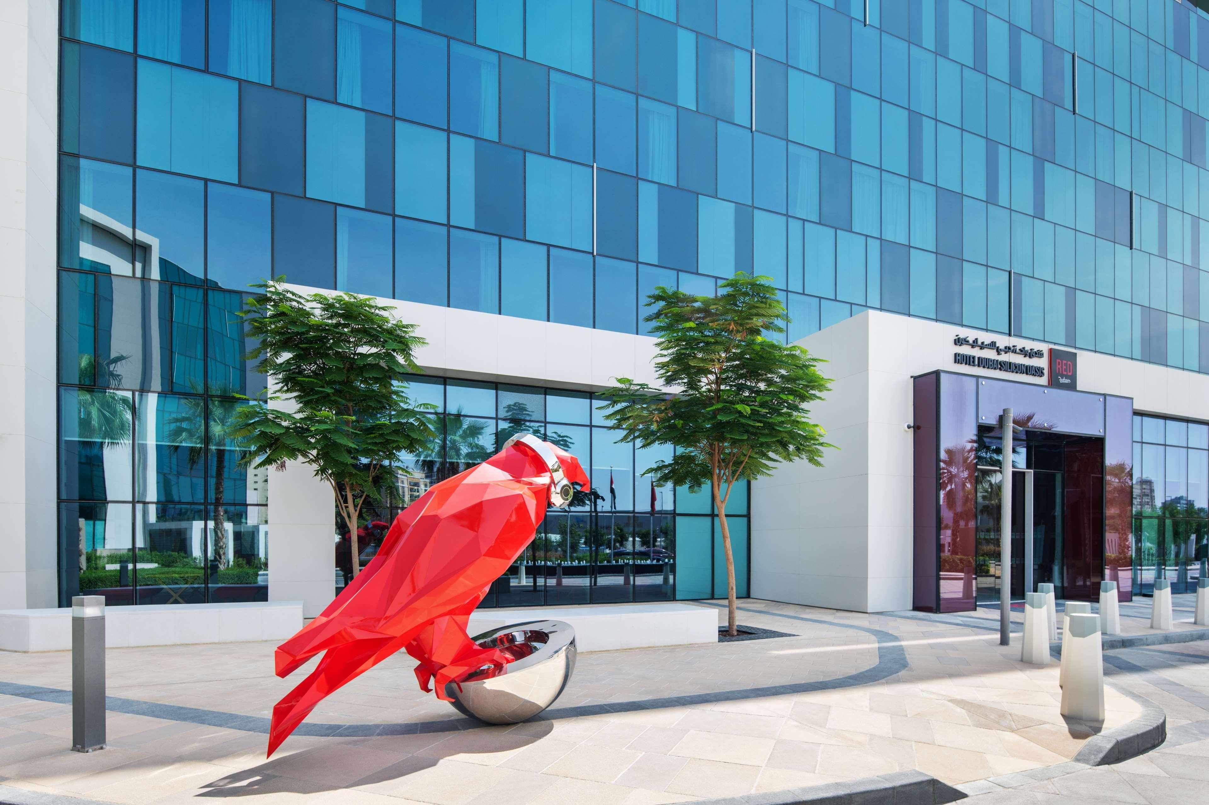 Vista Exterior Radisson Red Dubai Silicon Oasis