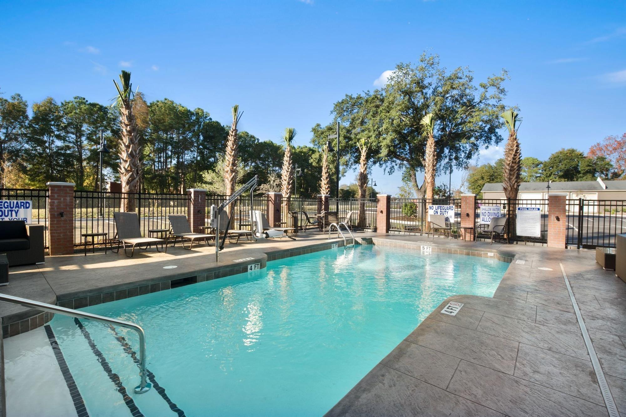 Vista Piscina DoubleTree by Hilton Charleston Mount Pleasant