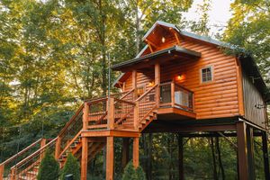 Alojamiento - Cricket Hill Treehouse Cabins