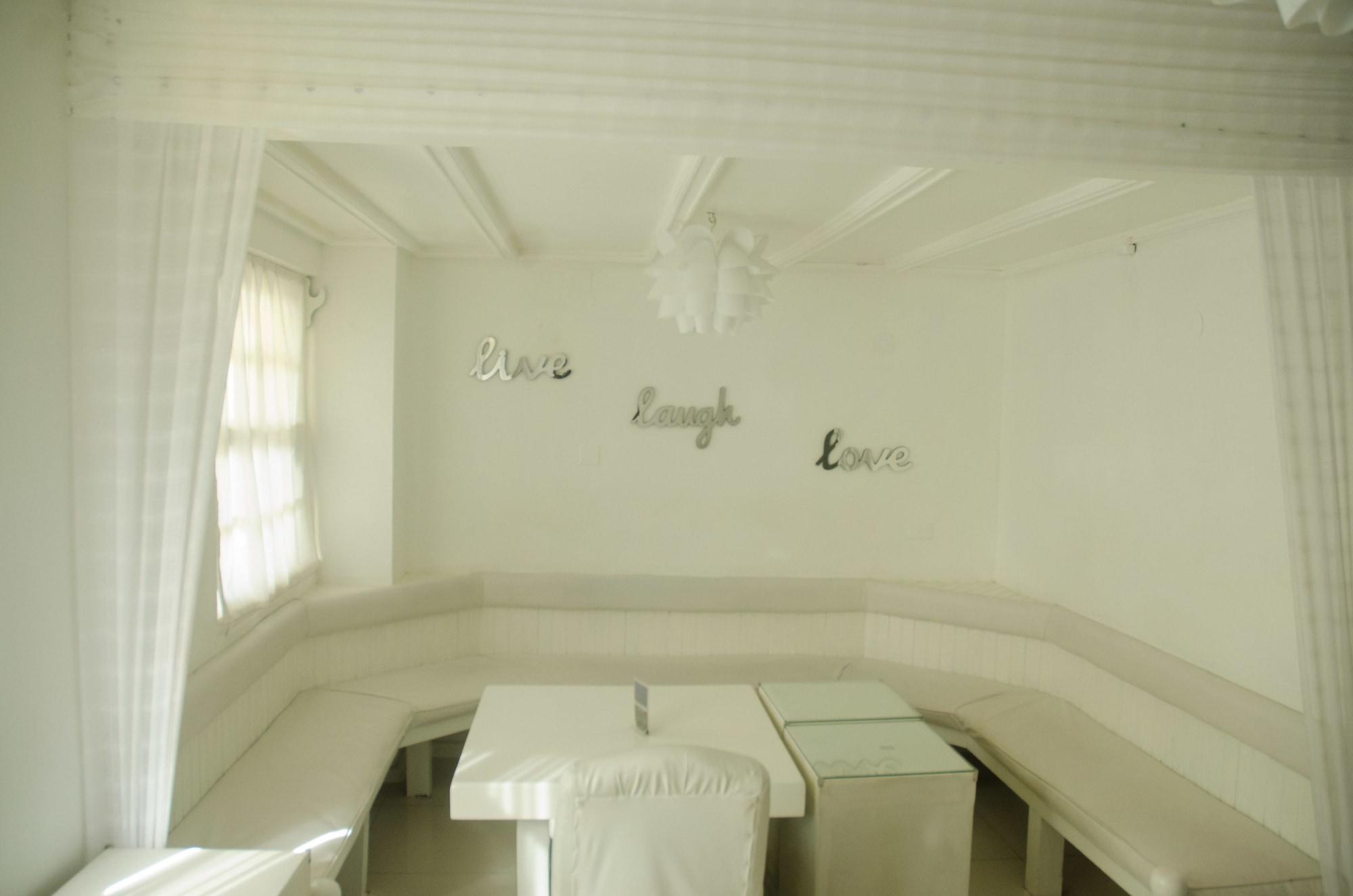 Vista Lobby Conch Shell Studio at Sandcastles