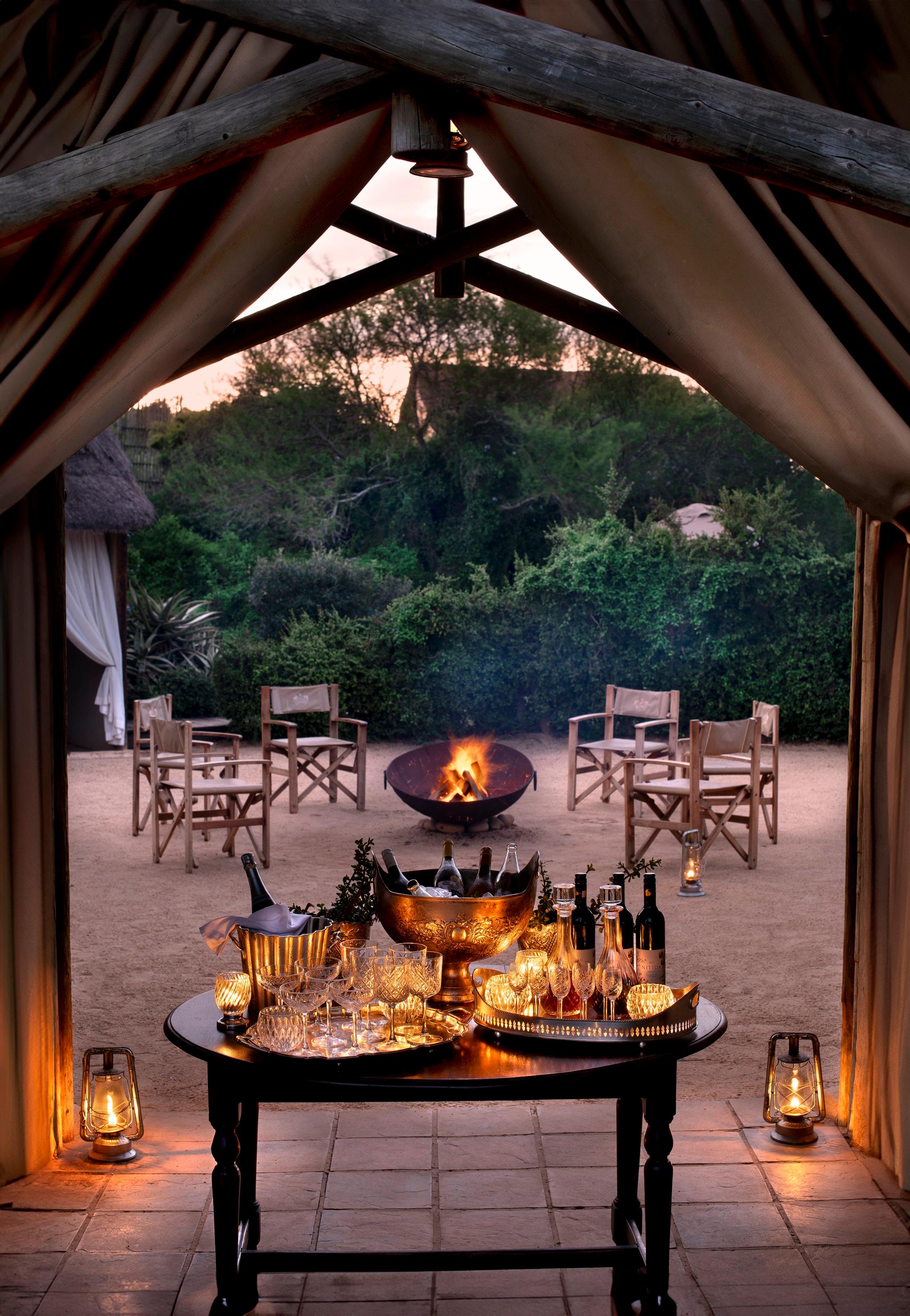 Bar/Salón Gorah Elephant Camp