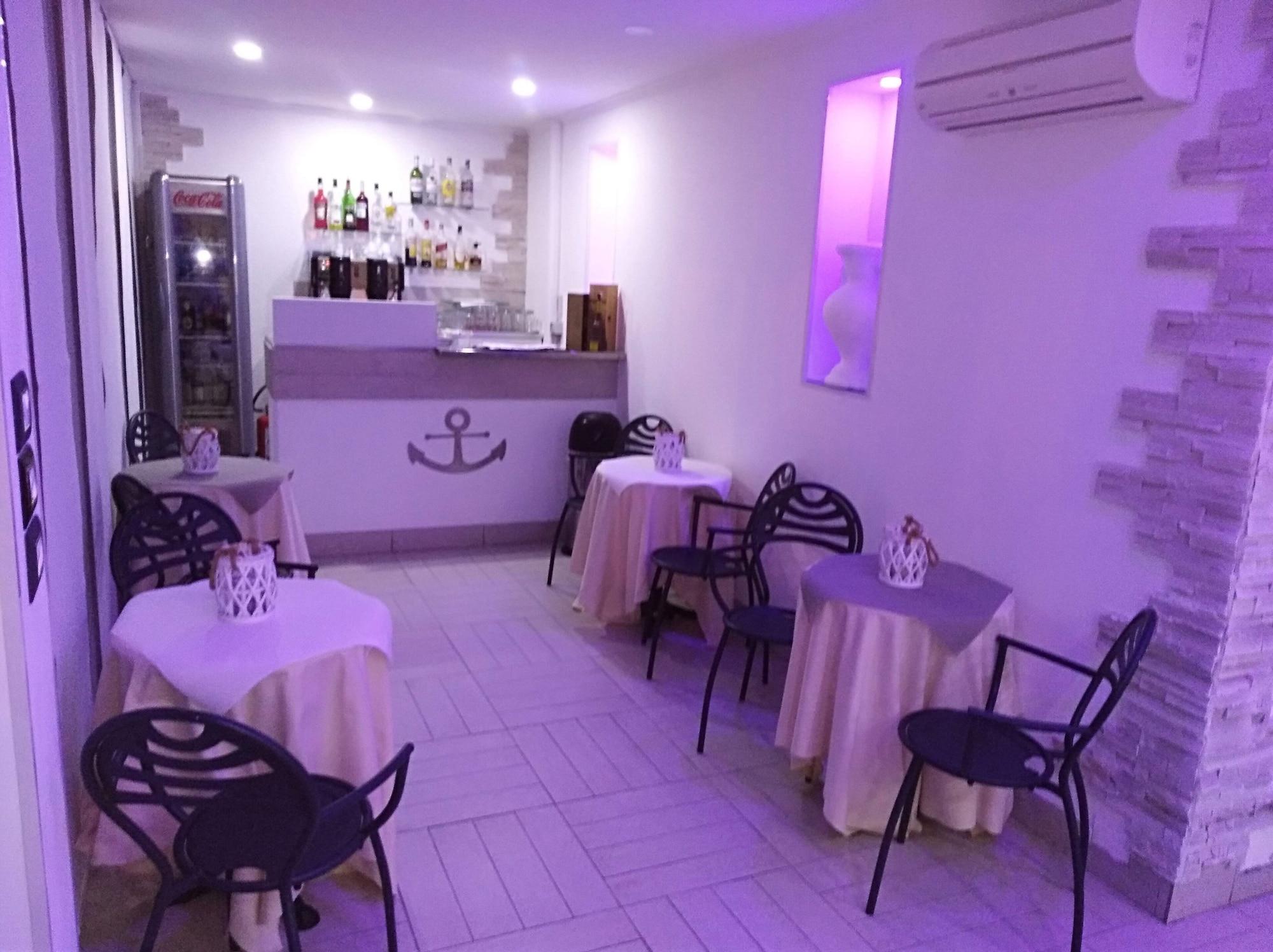 Bar/Salón Hotel Milano