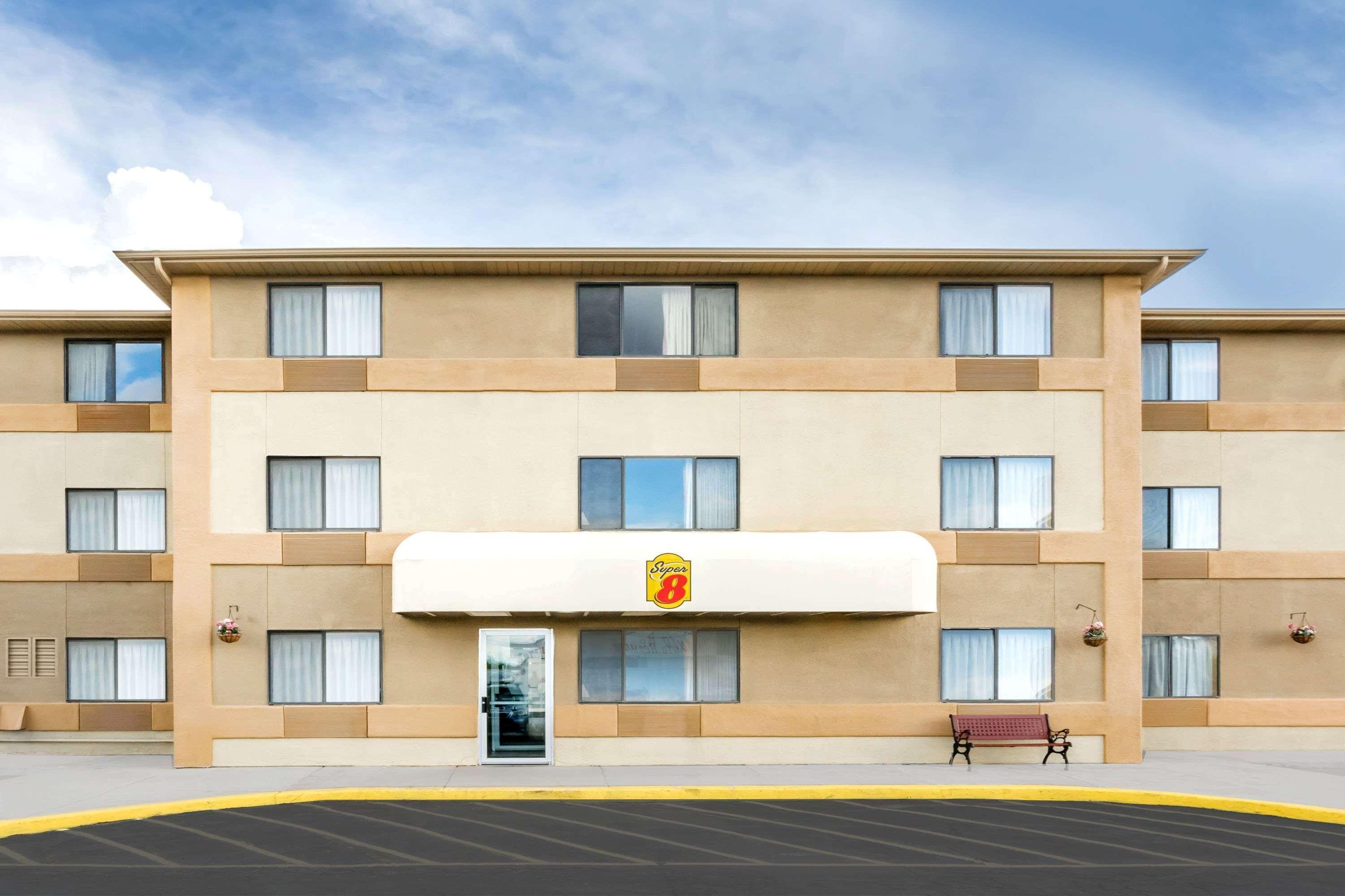 Vista Exterior Super 8 by Wyndham Cedar City