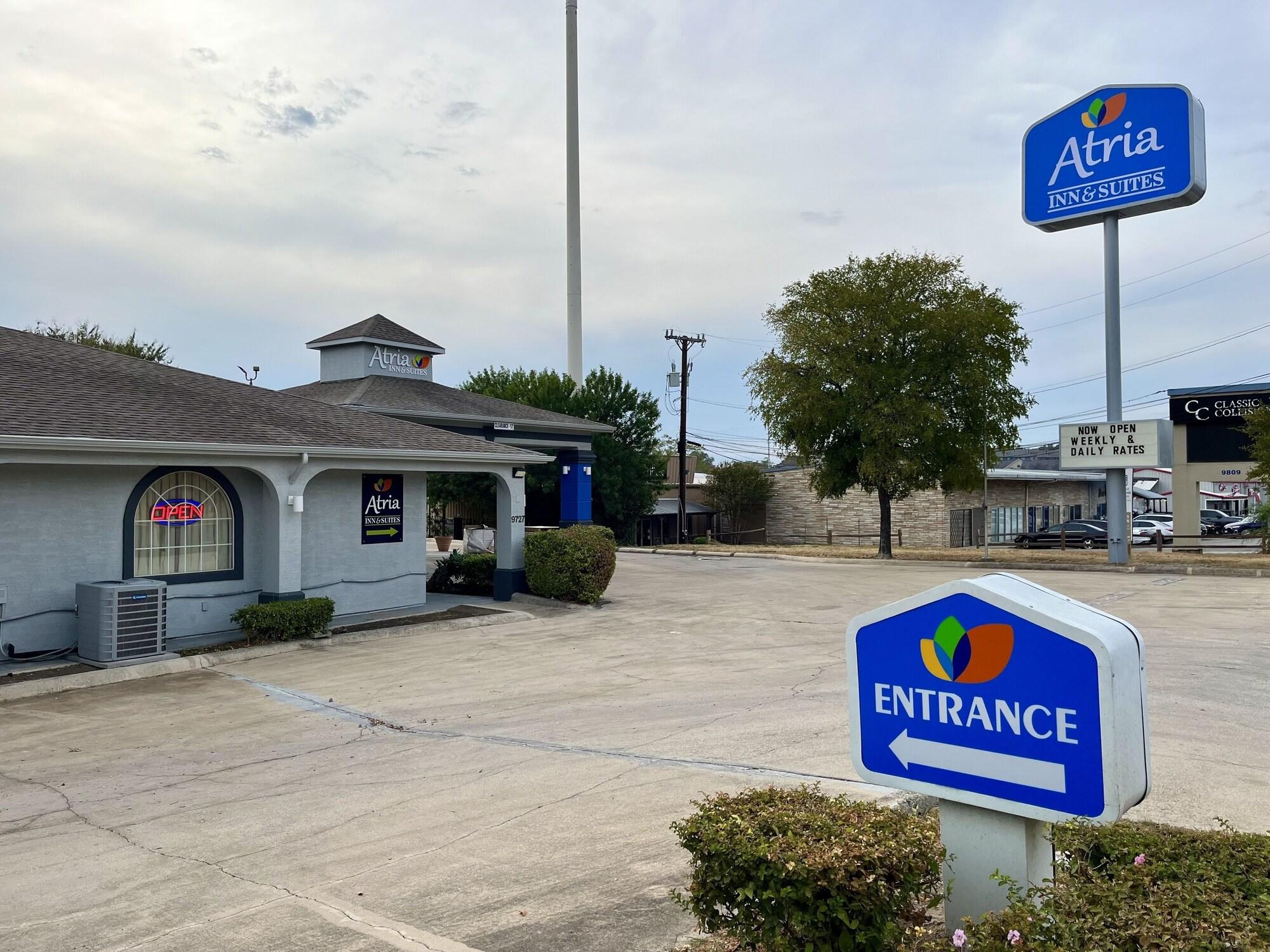 Vista Exterior Atria Inn & Suites