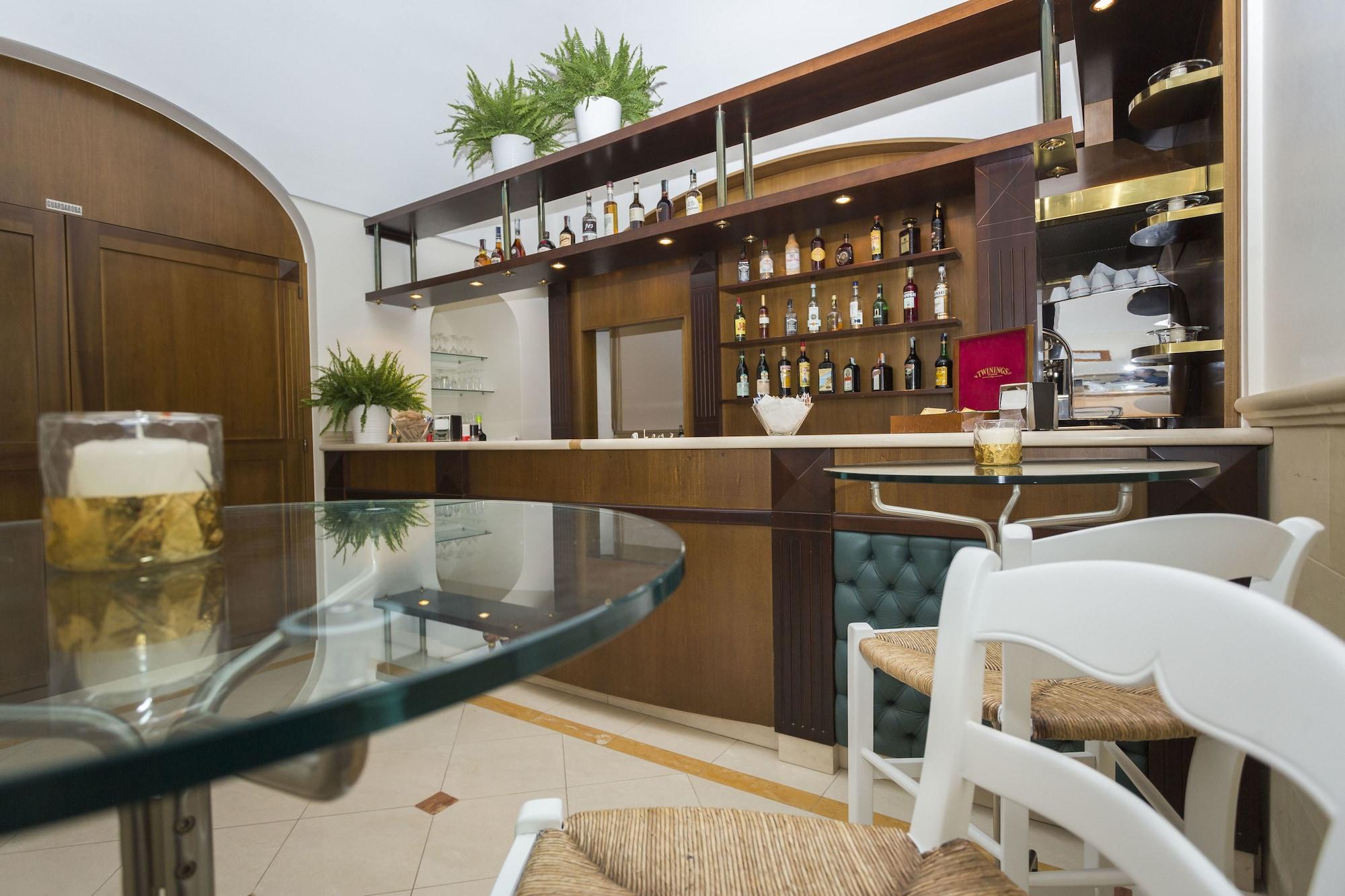 Bar/Salón Hotel Cavaliere