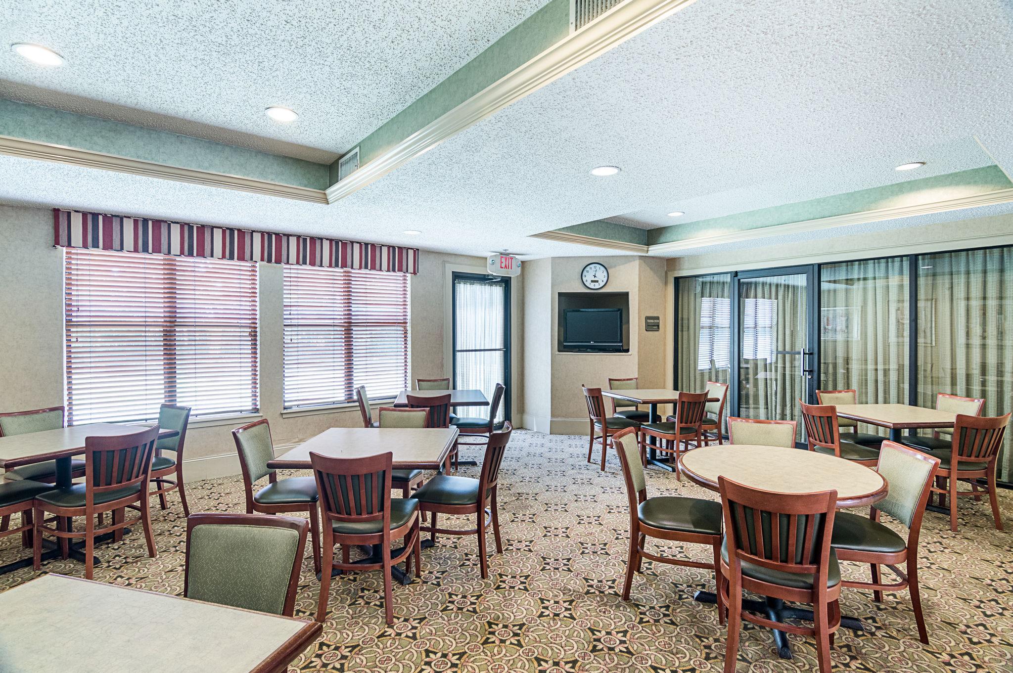 Restaurant Quality Suites Sherman