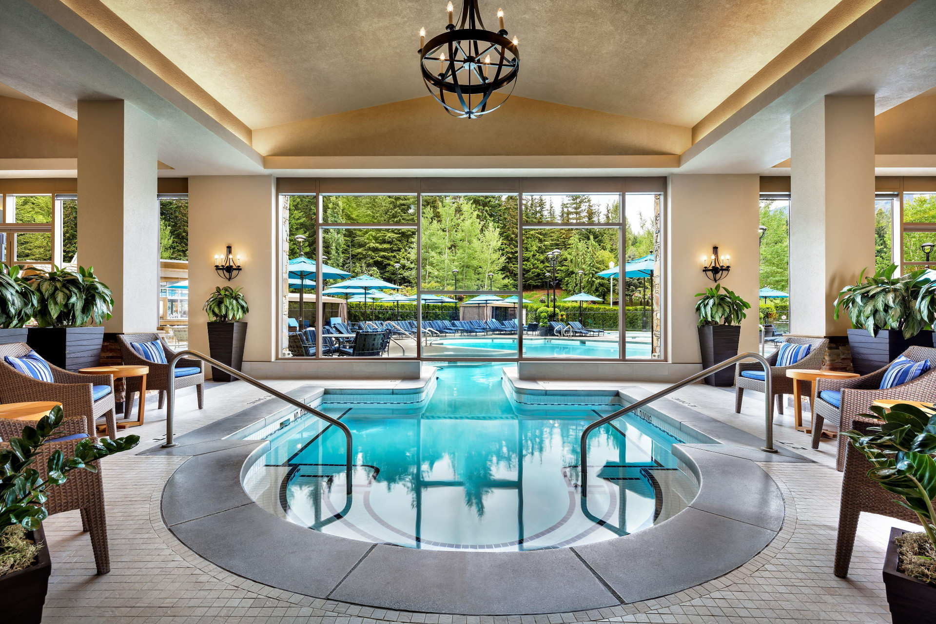Vista Piscina Fairmont Chateau Whistler