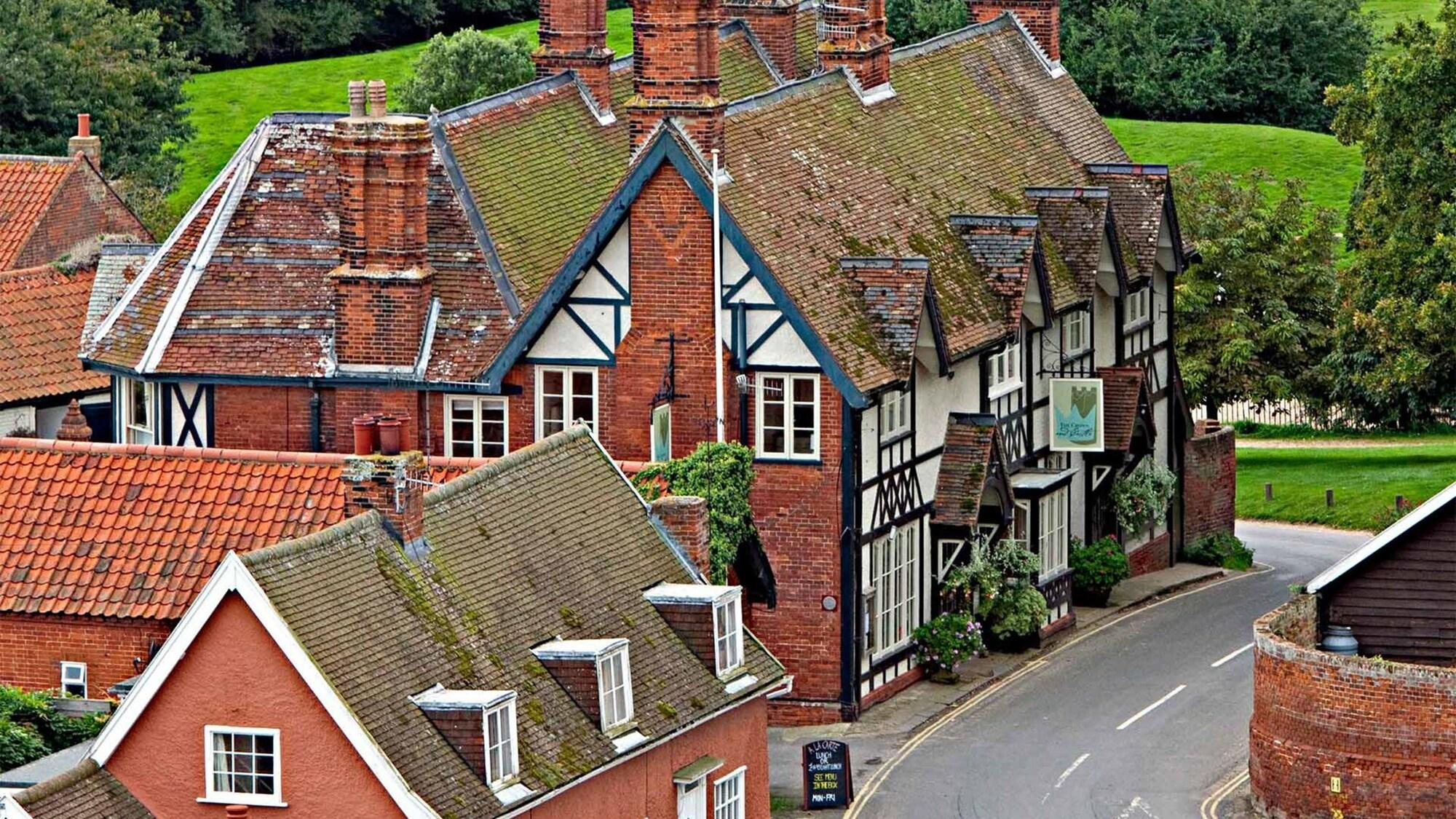 Vista Exterior Crown and Castle