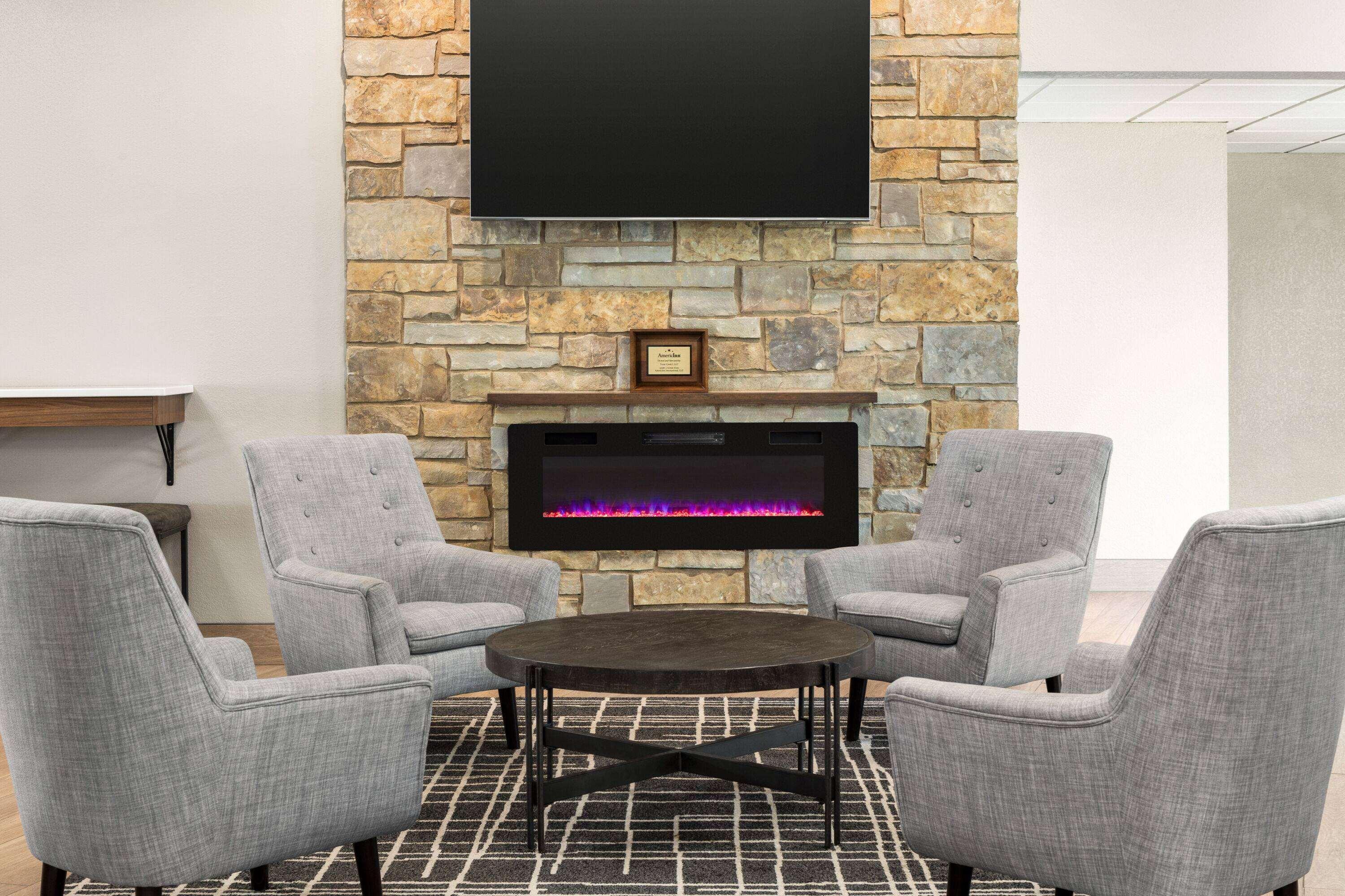 Vista Lobby AmericInn by Wyndham La Crosse Riverfront-Conference Center