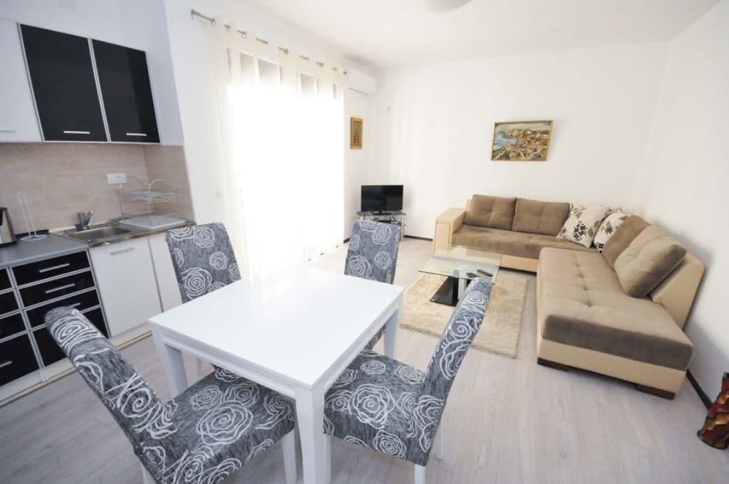 Varios One Bedroom Apartment Centar C9