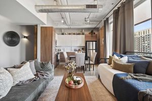 Renta temporal - The Bentley Collection - Stylish Vintage Loft with Valet Parking,Pool & Gym