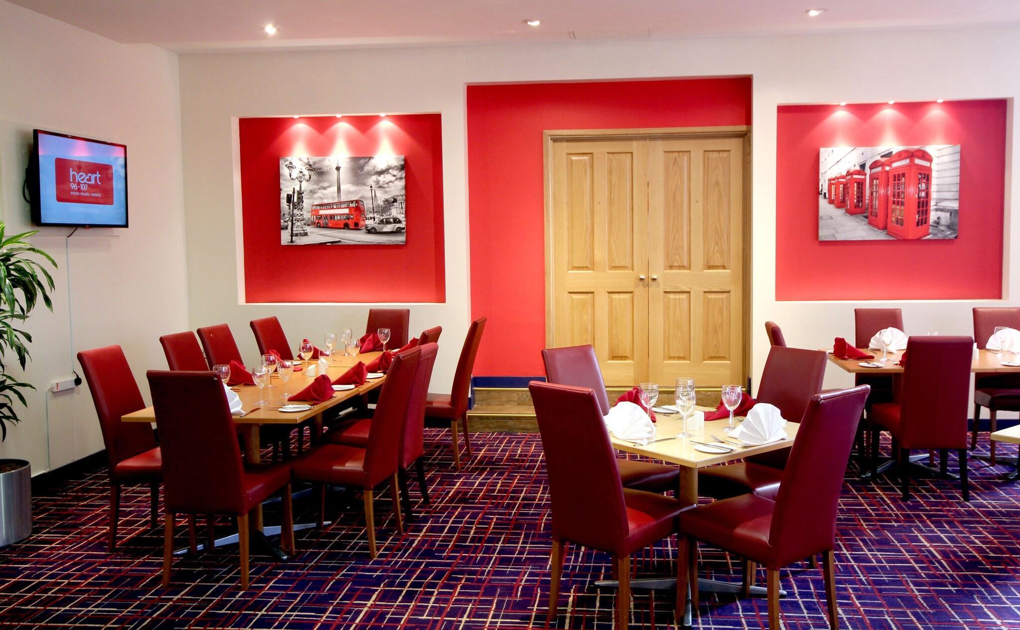 Vista Exterior Ramada by Wyndham London North M1