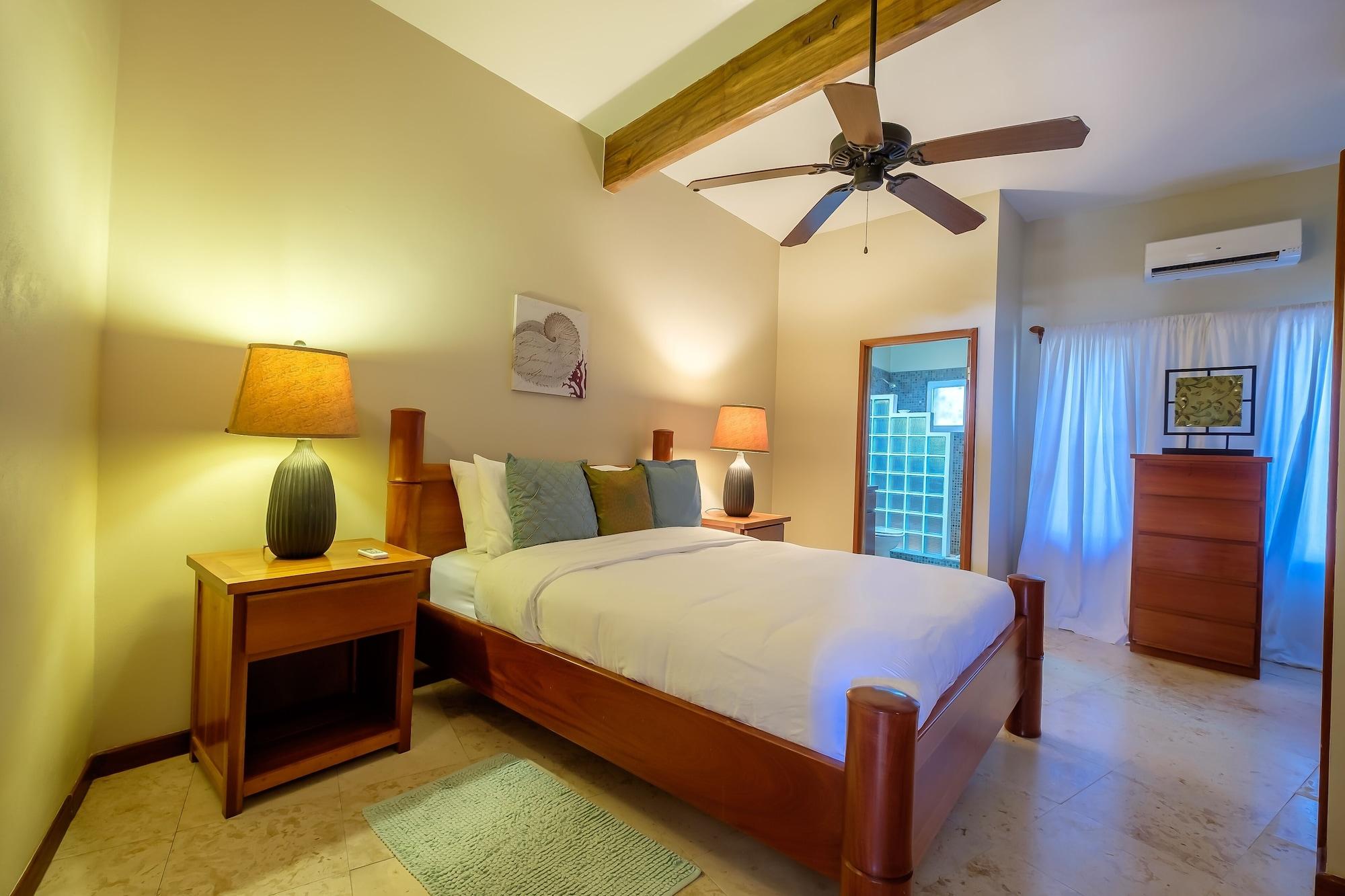 Habitación Indigo Belize 4a 3 Bedroom Condo by RedAwning
