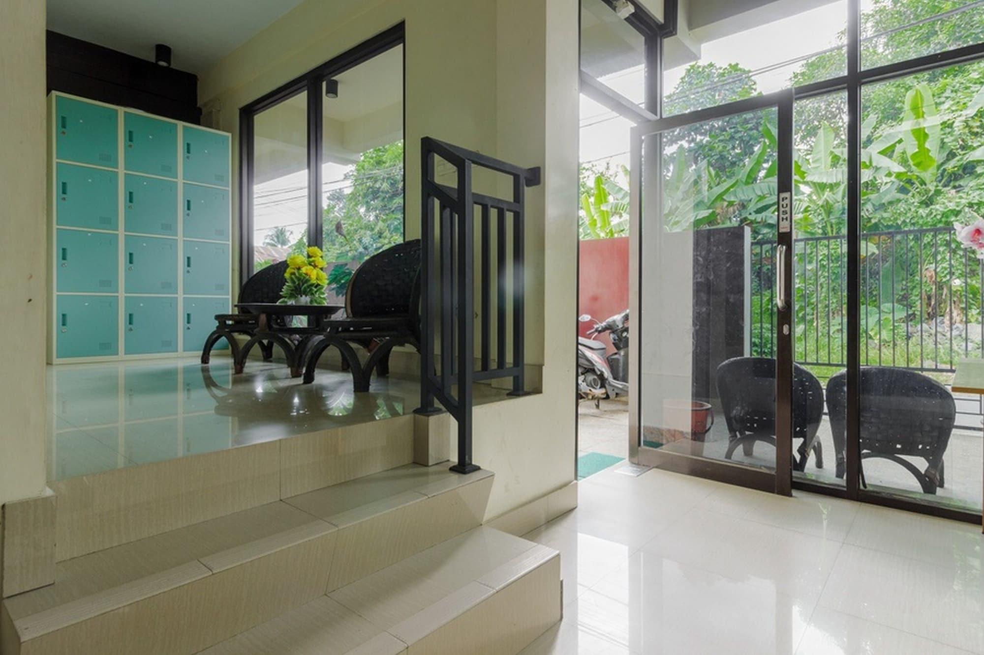 Vista Lobby RedDoorz @ Malalayang 2 Manado